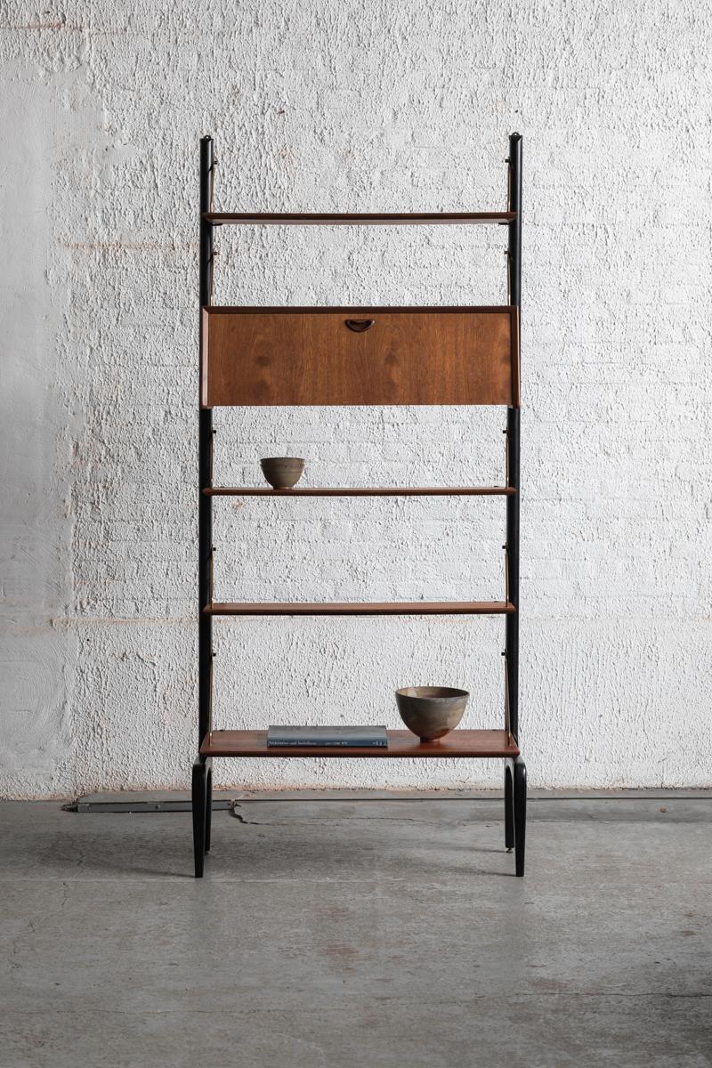 Single bay standing wall unit by Louis van Teeffelen for Wébé, Dutch design from the 1950s. Two organic uprights in original black lacquered limba wood, which don’t have to be wall mounted. The system consists of one cabinet with a depth of 32 cm, 3
