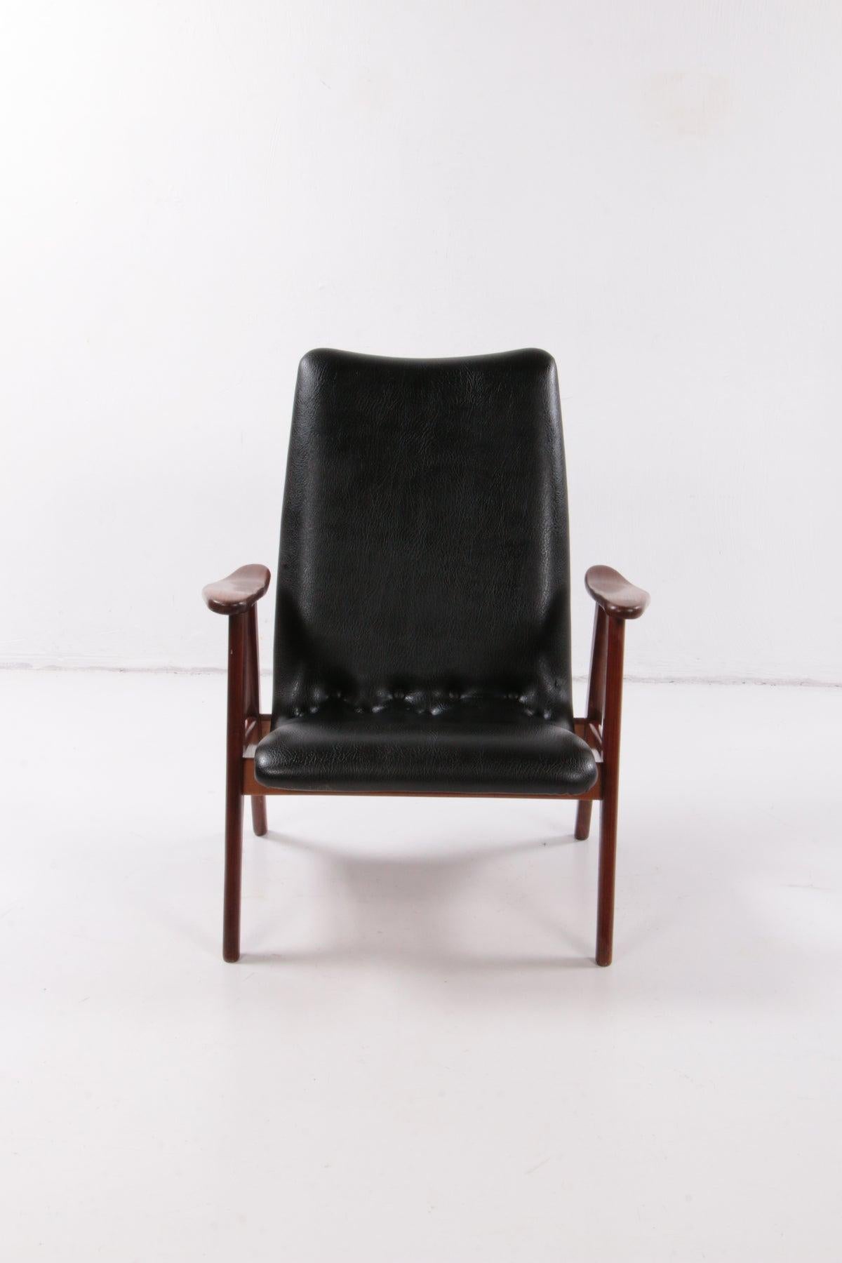 Louis Van Teeffelen Armchair Black Skai Leather for Wébé

Stylish organic armchair designed by Louis van Teeffelen for Wébé, 1960s.

Armchair made of Afromosia wood, covered with the original color and skai, which is really from that time. 
The