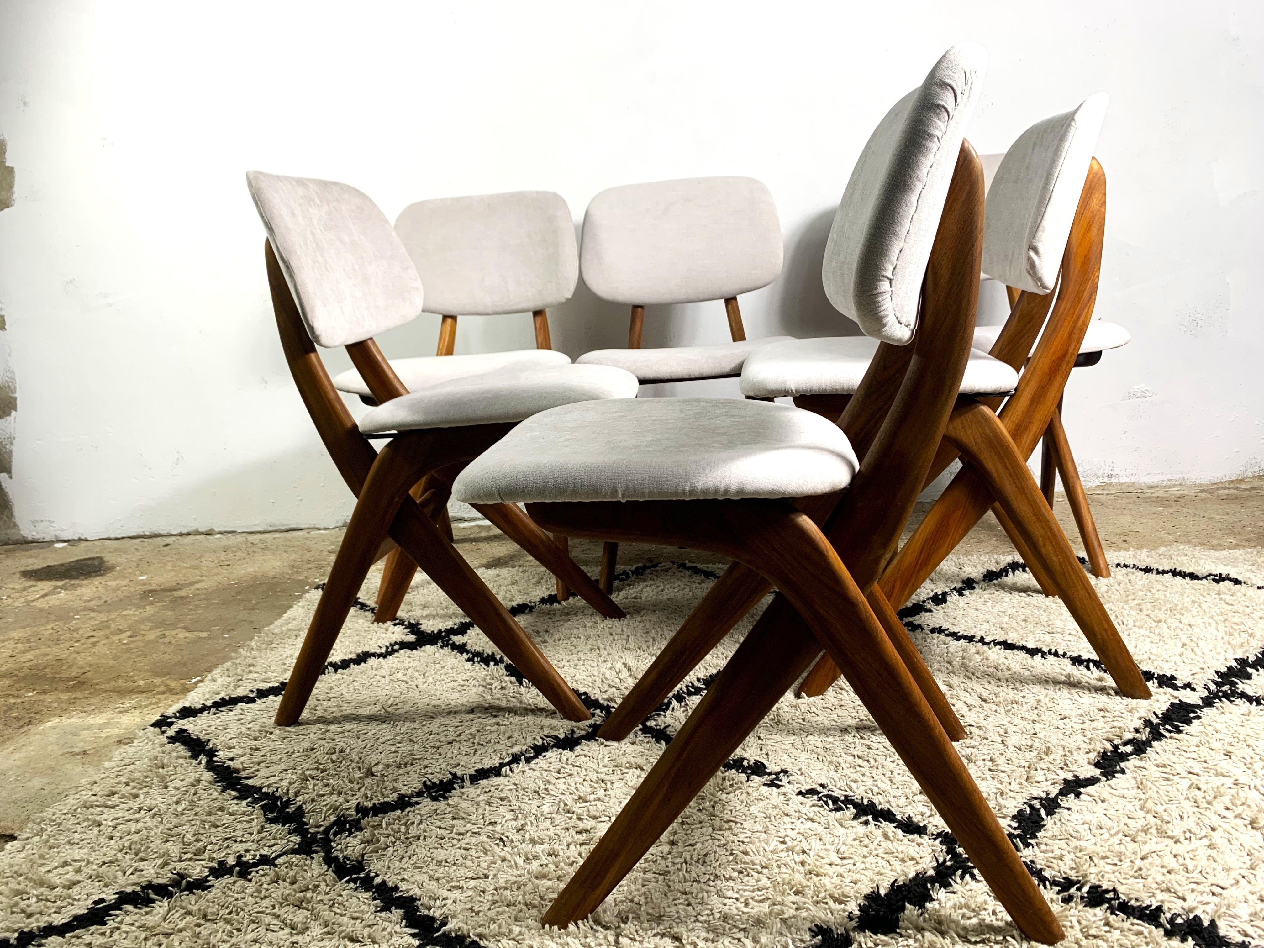 Louis Van Teeffelen Dining Chairs Set Of 6, Reupholstered In Good Condition For Sale In Bunnik, NL