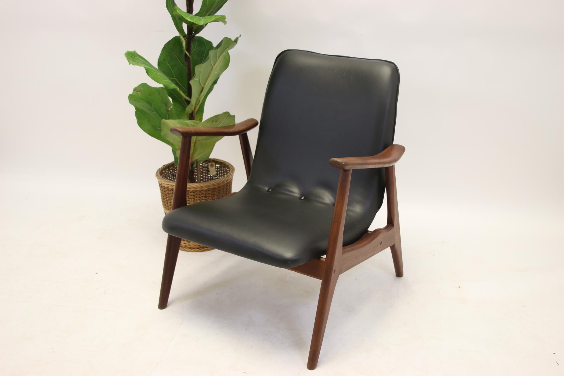 Stylish and organic armchair designed by Louis van Teeffelen for Wébé, 1960s.

Armchair made of Afromosia wood, reupholstered with the original color and type of leather. The beautifully designed frame is made of darkwood.

The armchair has a very