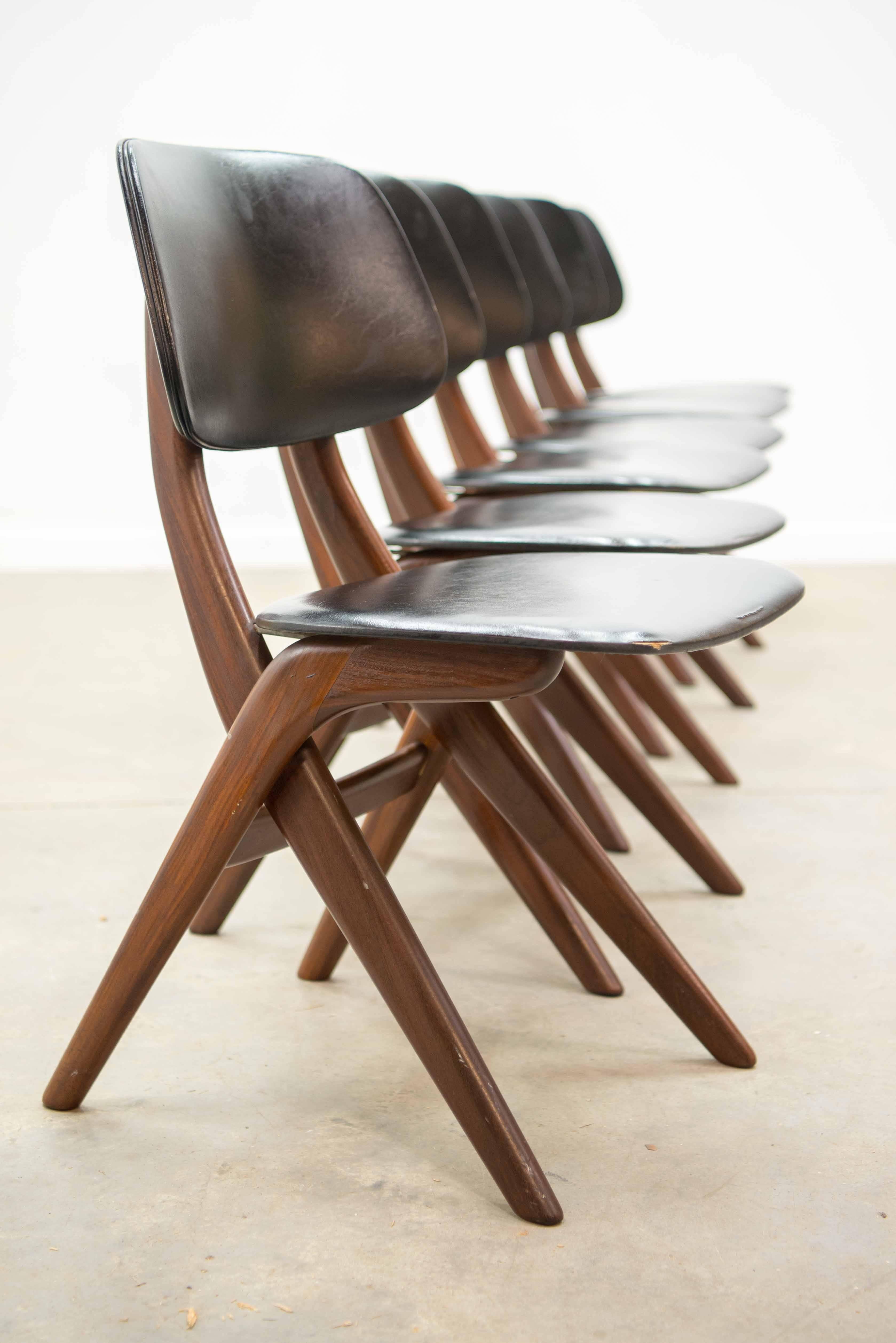 Louis Van Teeffelen for WéBé, Dutch Design Table and Matching 'Scissor' Chairs 1