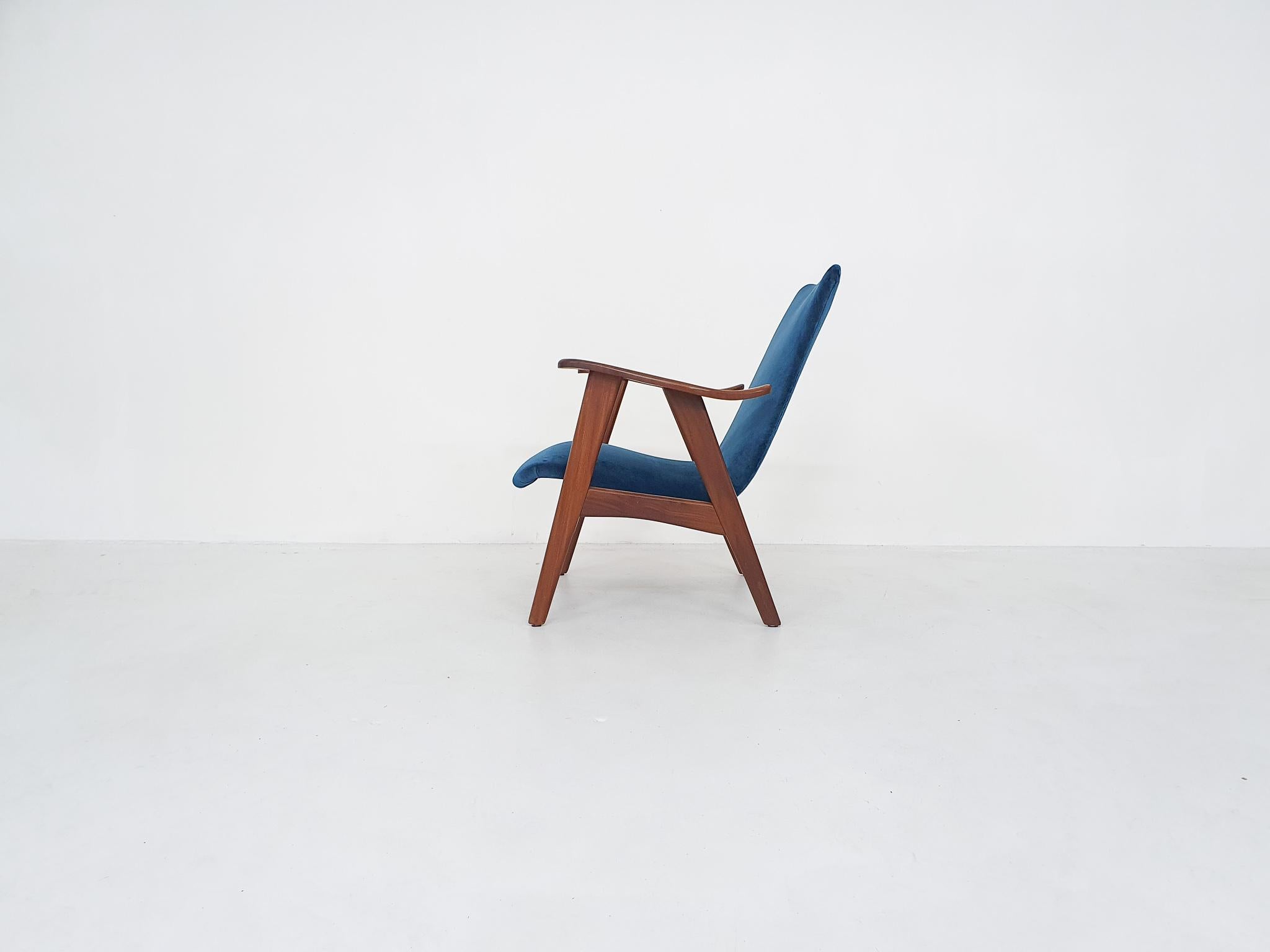 Teak lounge chair with new blue-green petrol velvet upholstery.
Low back model, designed by Louis Van Teeffelen for Webe.

Louis Van Teeffelen was the most important designer at Wébé. His work was often influenced by Danish Mid-Century Modern.