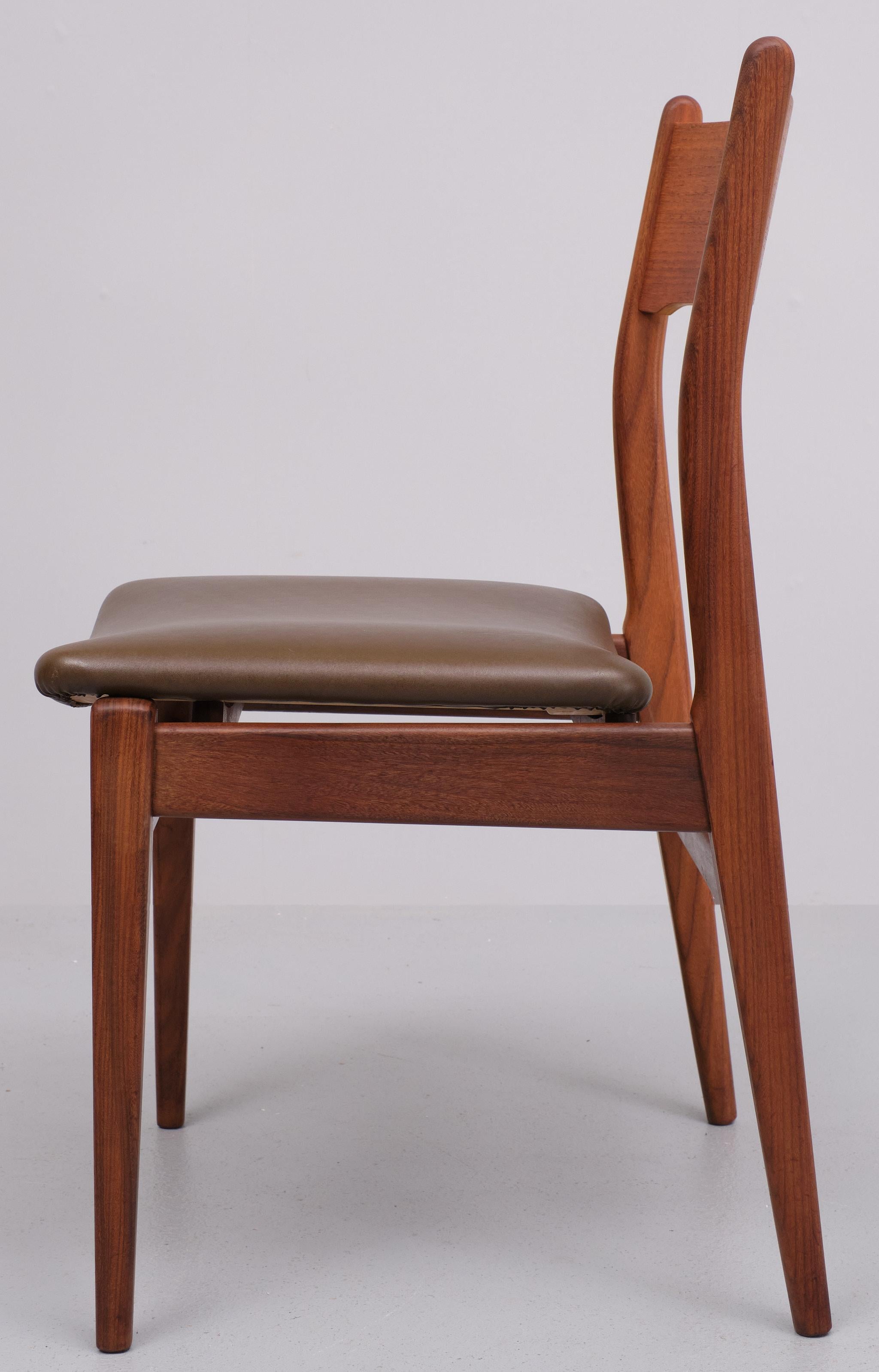 Louis van Teeffelen  Teak dining chairs 1960s  1
