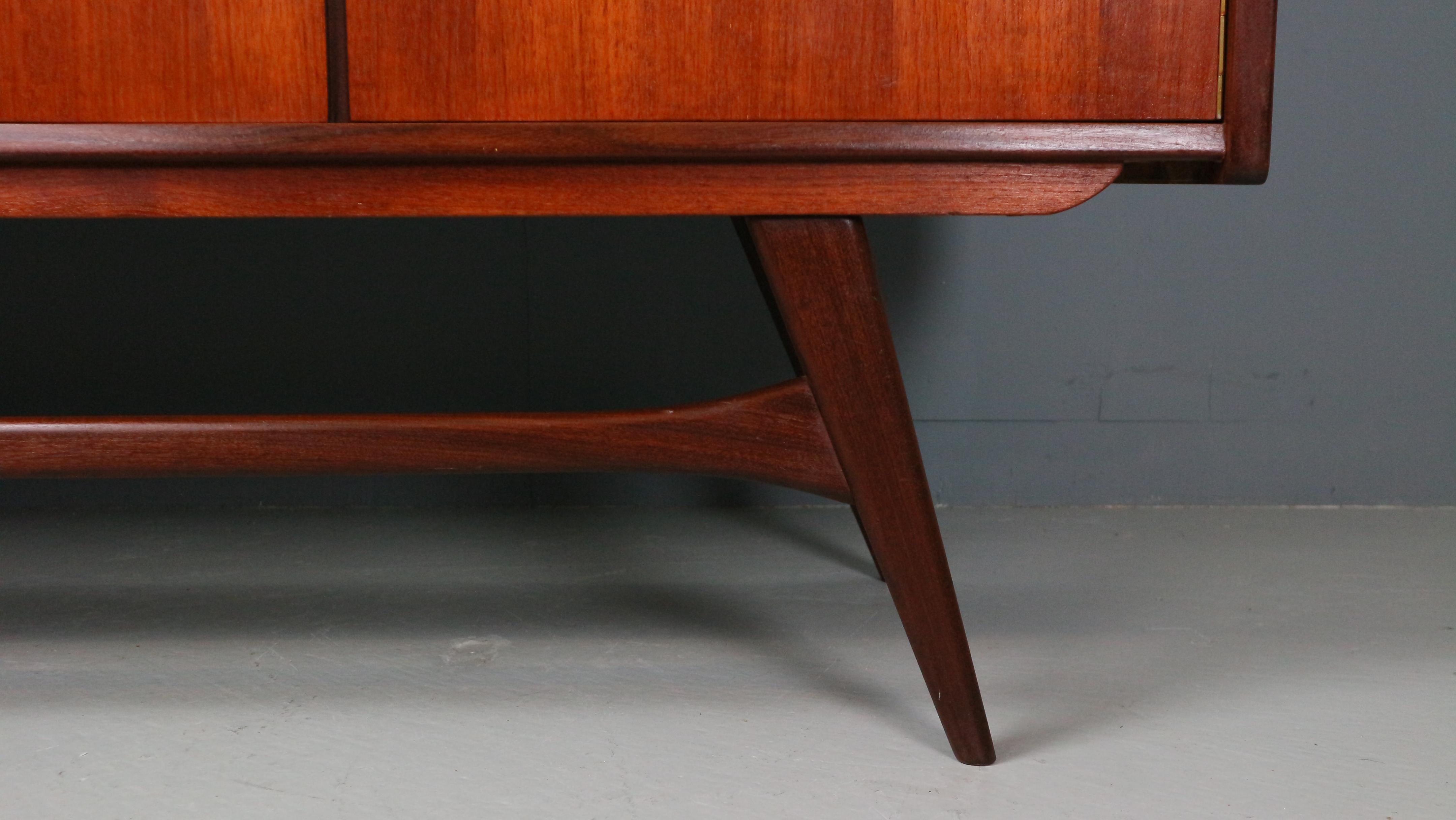 Credenza in teak Louis Van Teeffelen per WéBé, anni '60 4