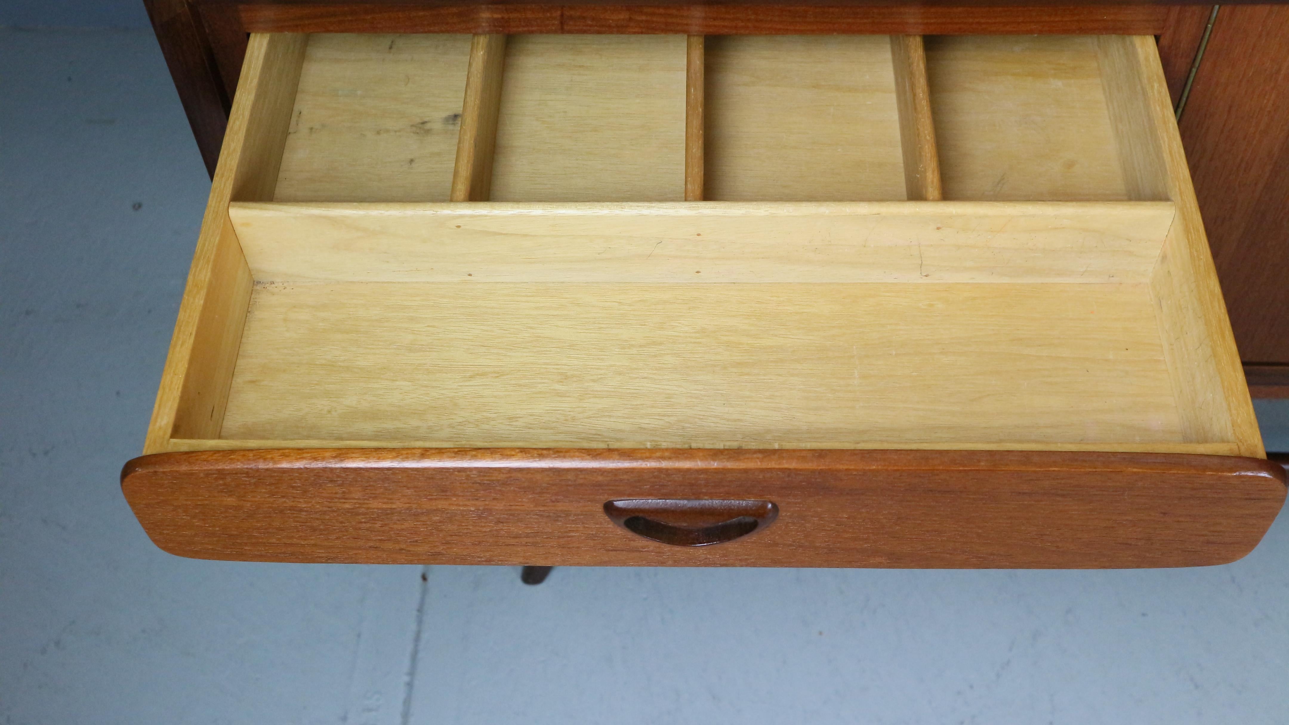 Credenza in teak Louis Van Teeffelen per WéBé, anni '60 6