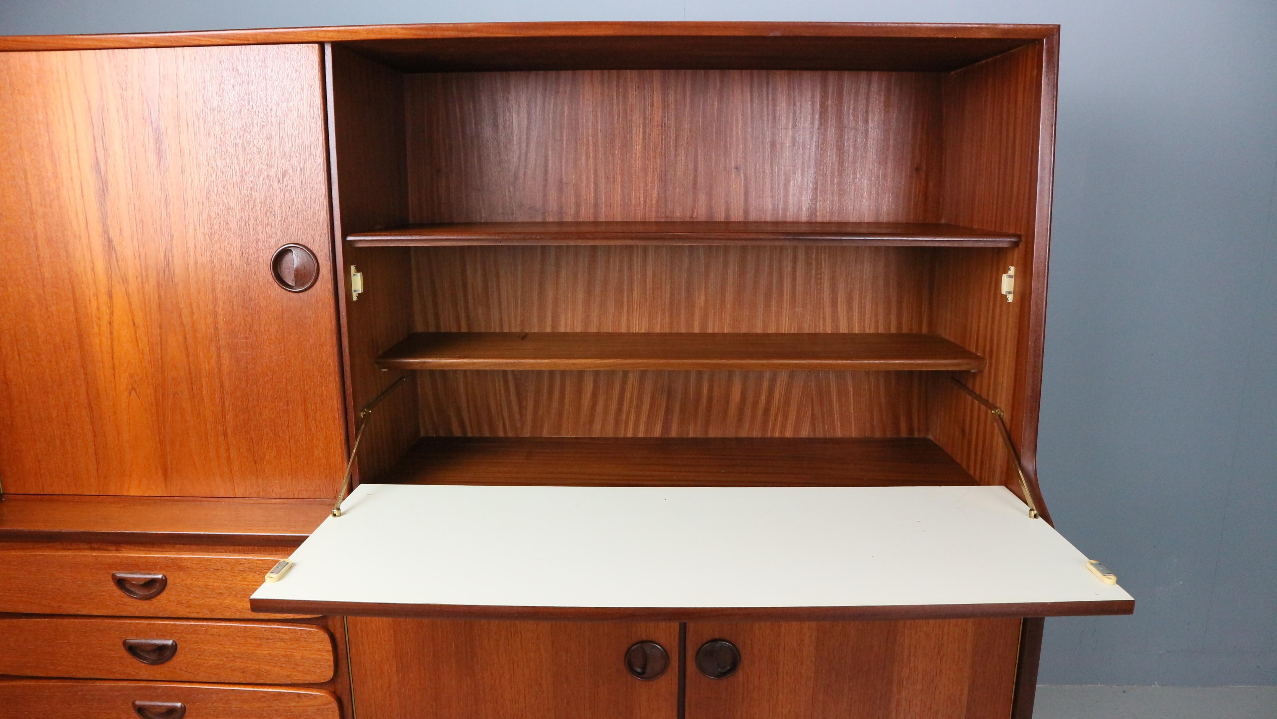 Louis Van Teeffelen Highboard / Credenza en teck pour WéBé, 1960s 1