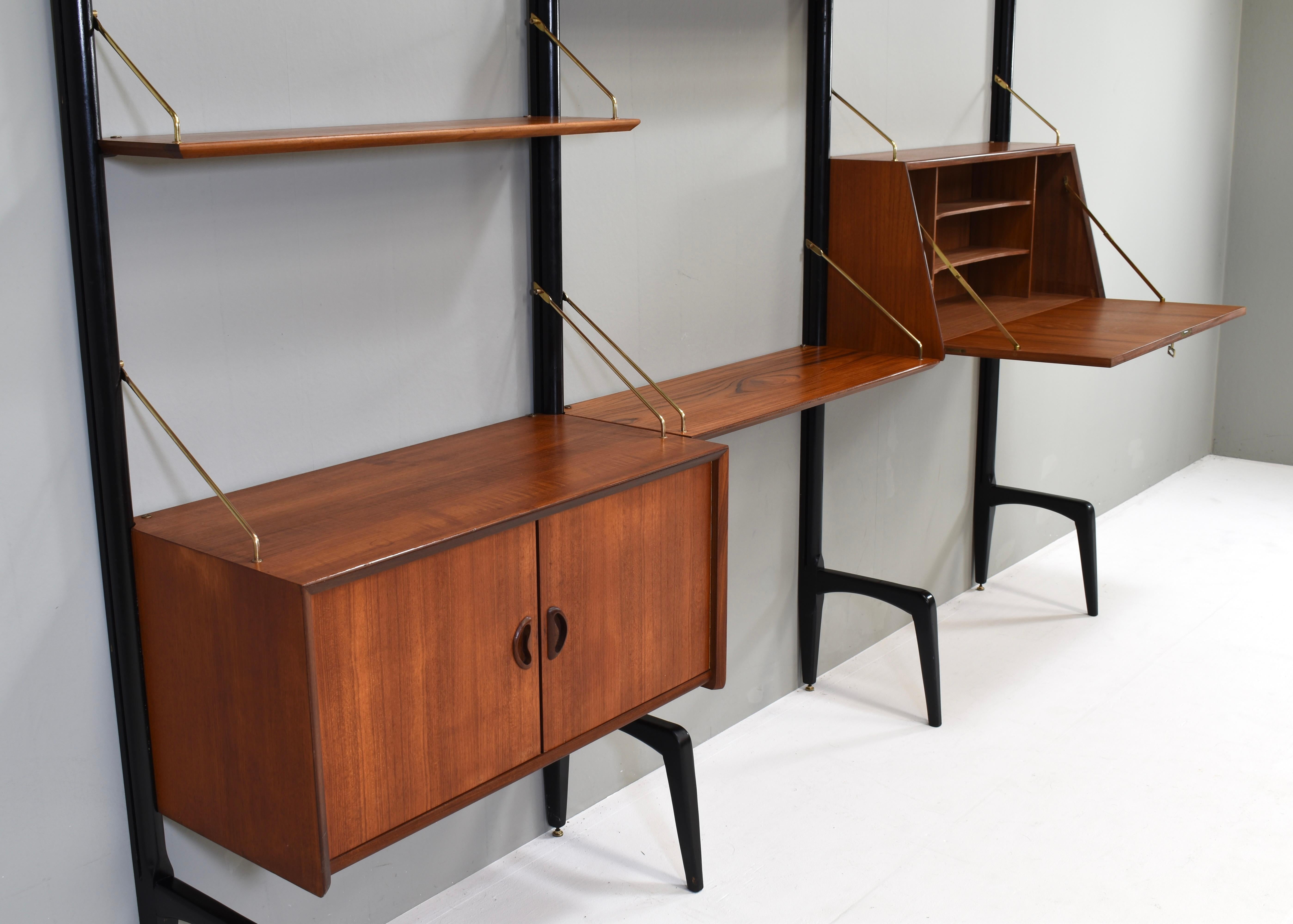 Louis Van Teeffelen Wall Unit in Teak and Brass by WeBe, Netherlands, circa 1950 In Good Condition For Sale In Pijnacker, Zuid-Holland