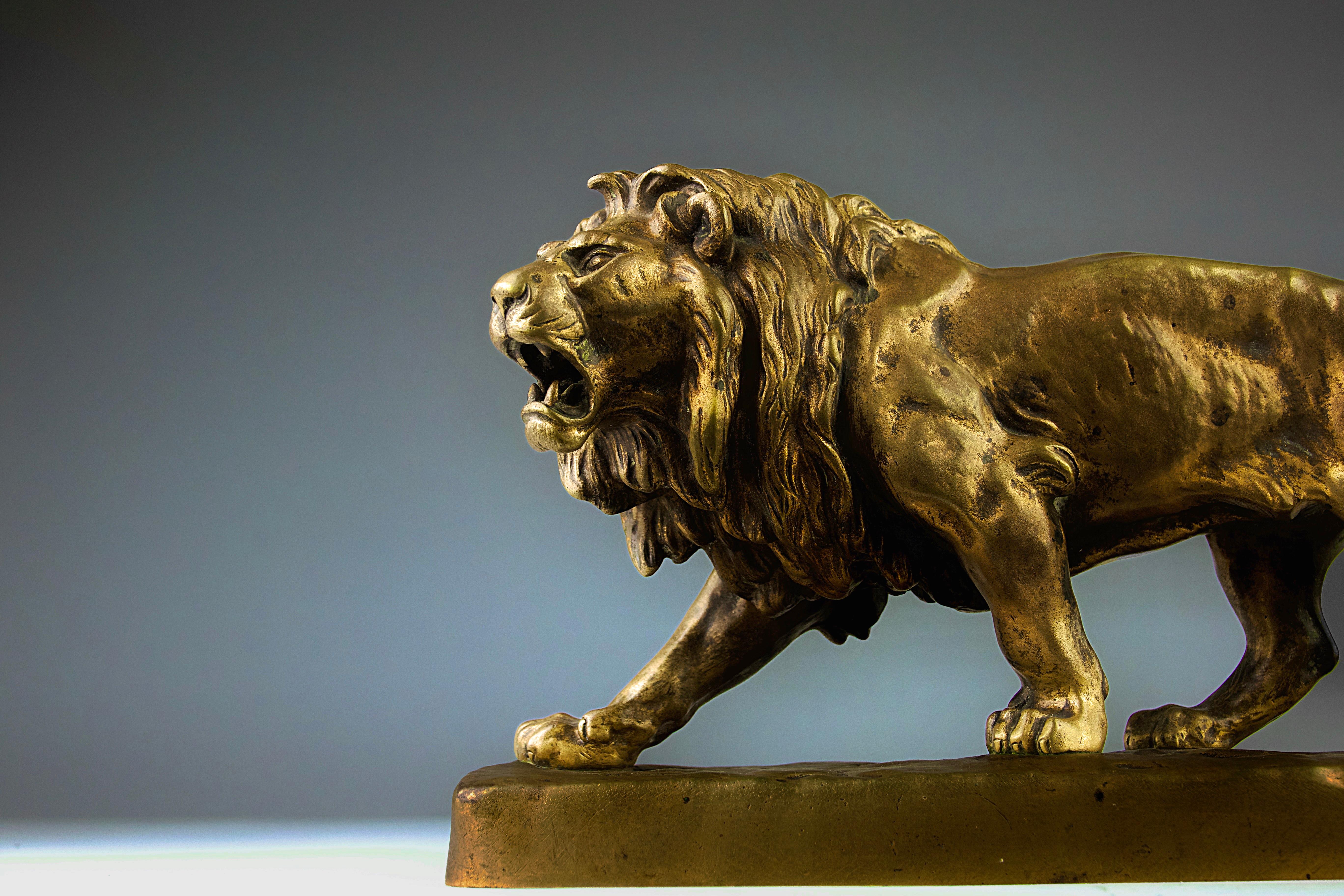 Louis Vidal (1831-1892),  León Rugiente, Francia Bronce en venta