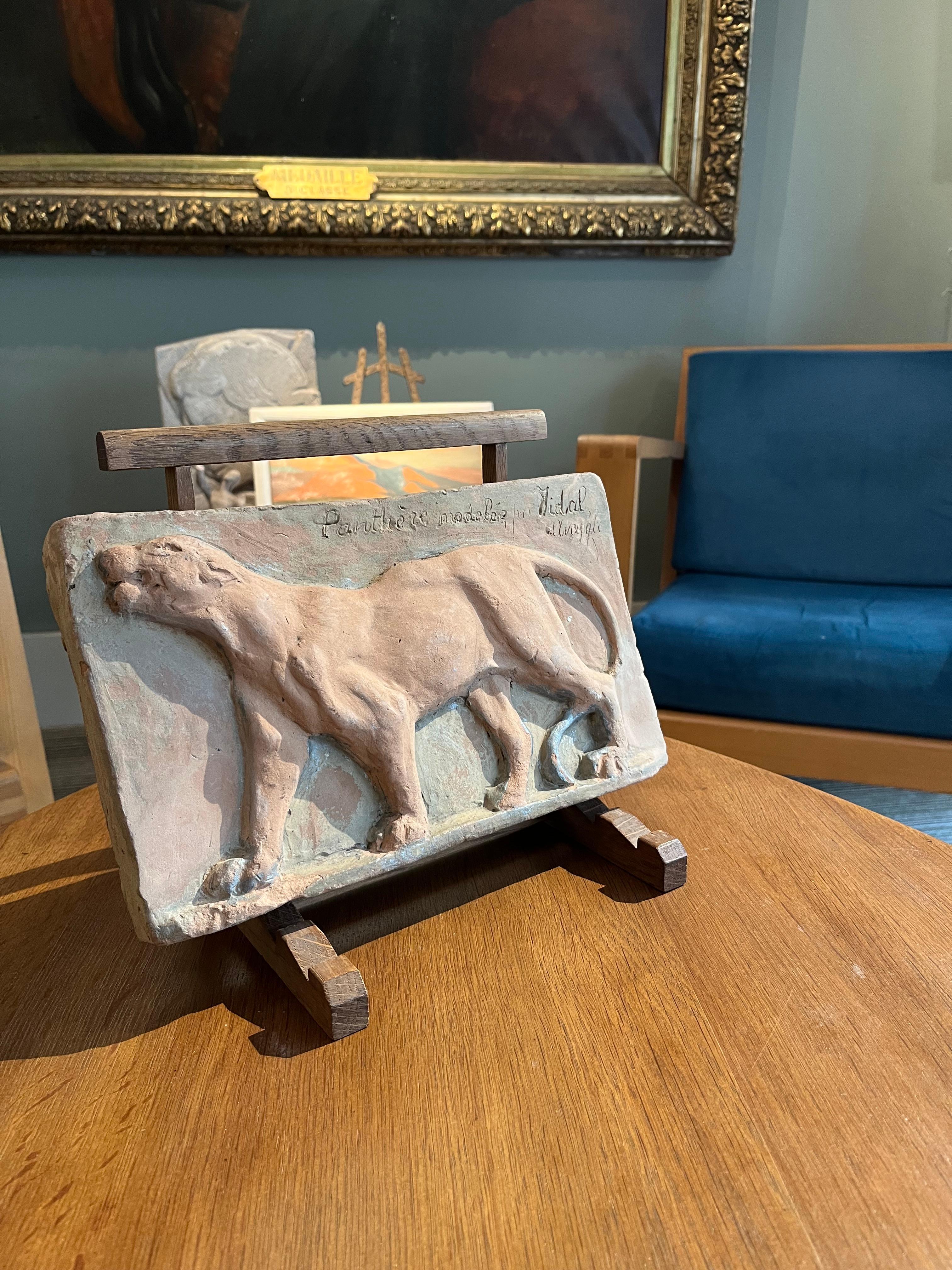 Panthère - Sculpture en bas-relief - Marron Figurative Sculpture par Louis Vidal