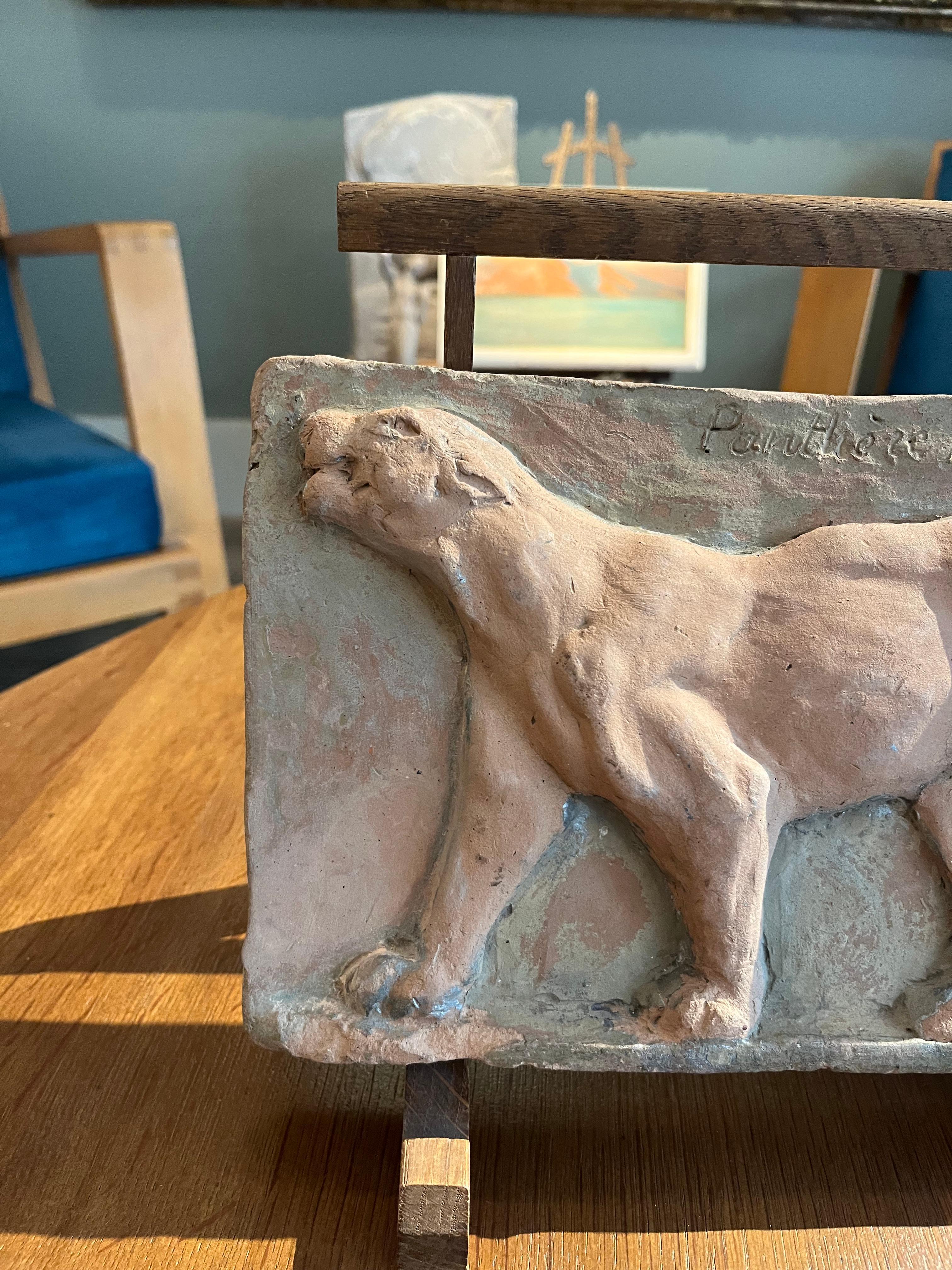 Panthère - Sculpture en bas-relief en vente 3