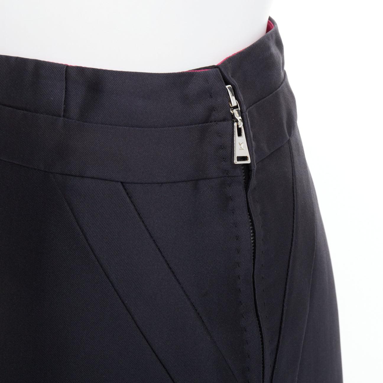 LOUIS VUITTON 100% silk black hot pink lined panelled A line skirt FR34 XS
Reference: CNLE/A00347
Brand: Louis Vuitton
Designer: Marc Jacobs
Material: Silk
Color: Black
Pattern: Solid
Closure: Zip
Lining: Pink Silk
Extra Details: LV silver zips at
