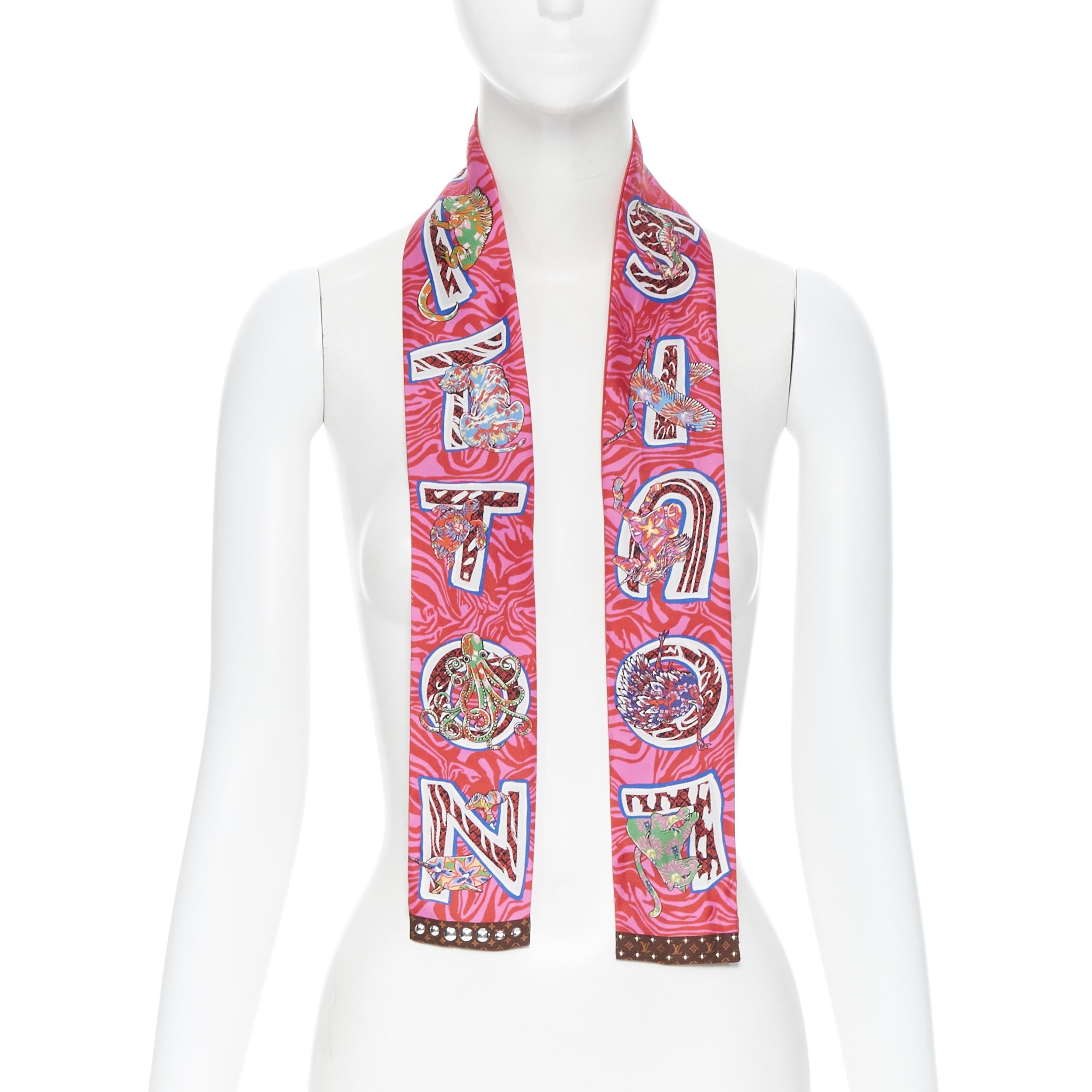 LOUIS VUITTON 100% Seide Roter Schal mit Monogramm und Tierdruck und Nieten am Zwiebelhalsausschnitt Damen