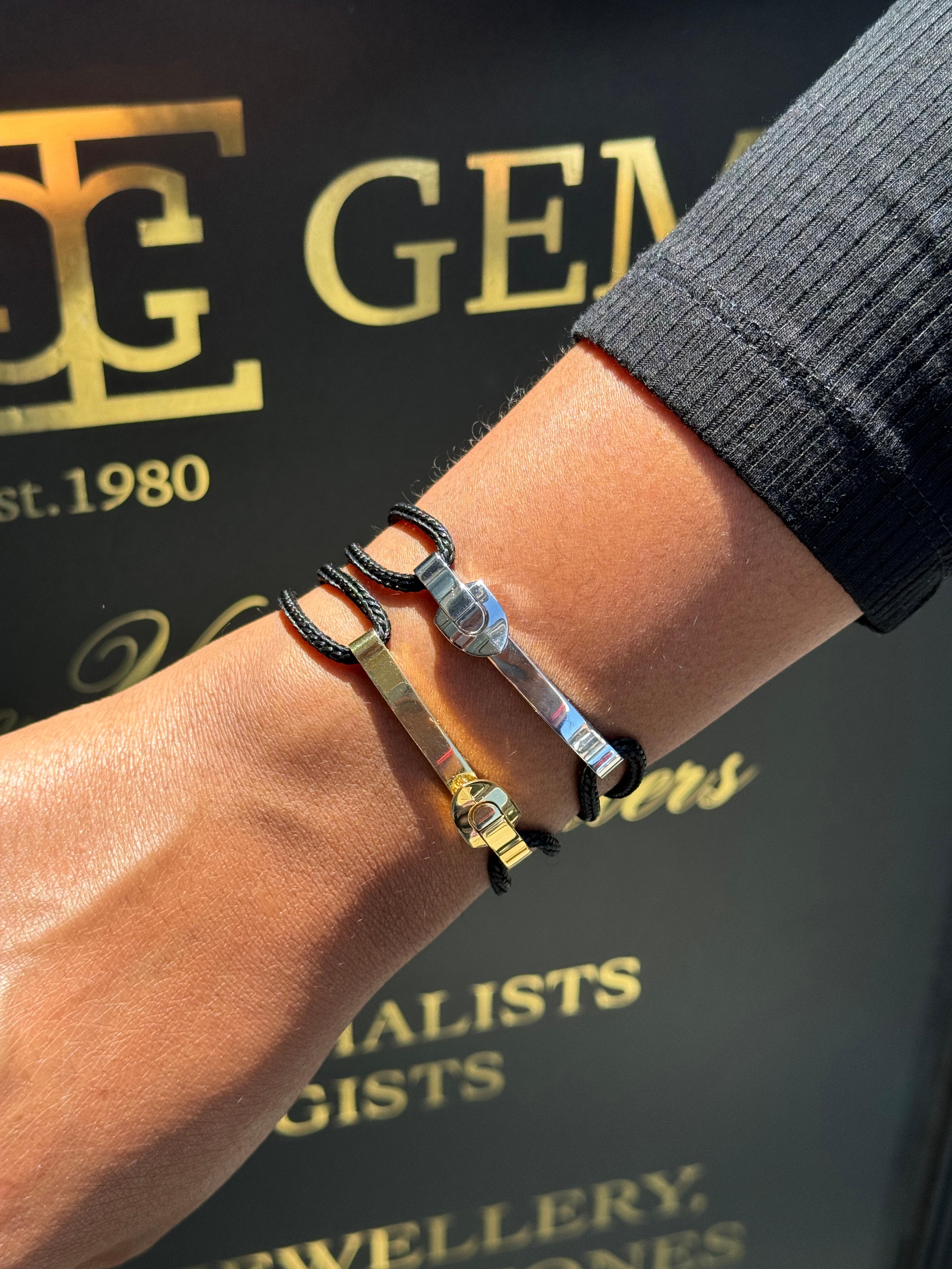 Verstellbares Kordelarmband von Louis Vuitton aus 18 Karat Gelbgold mit Schnalle im Angebot 1