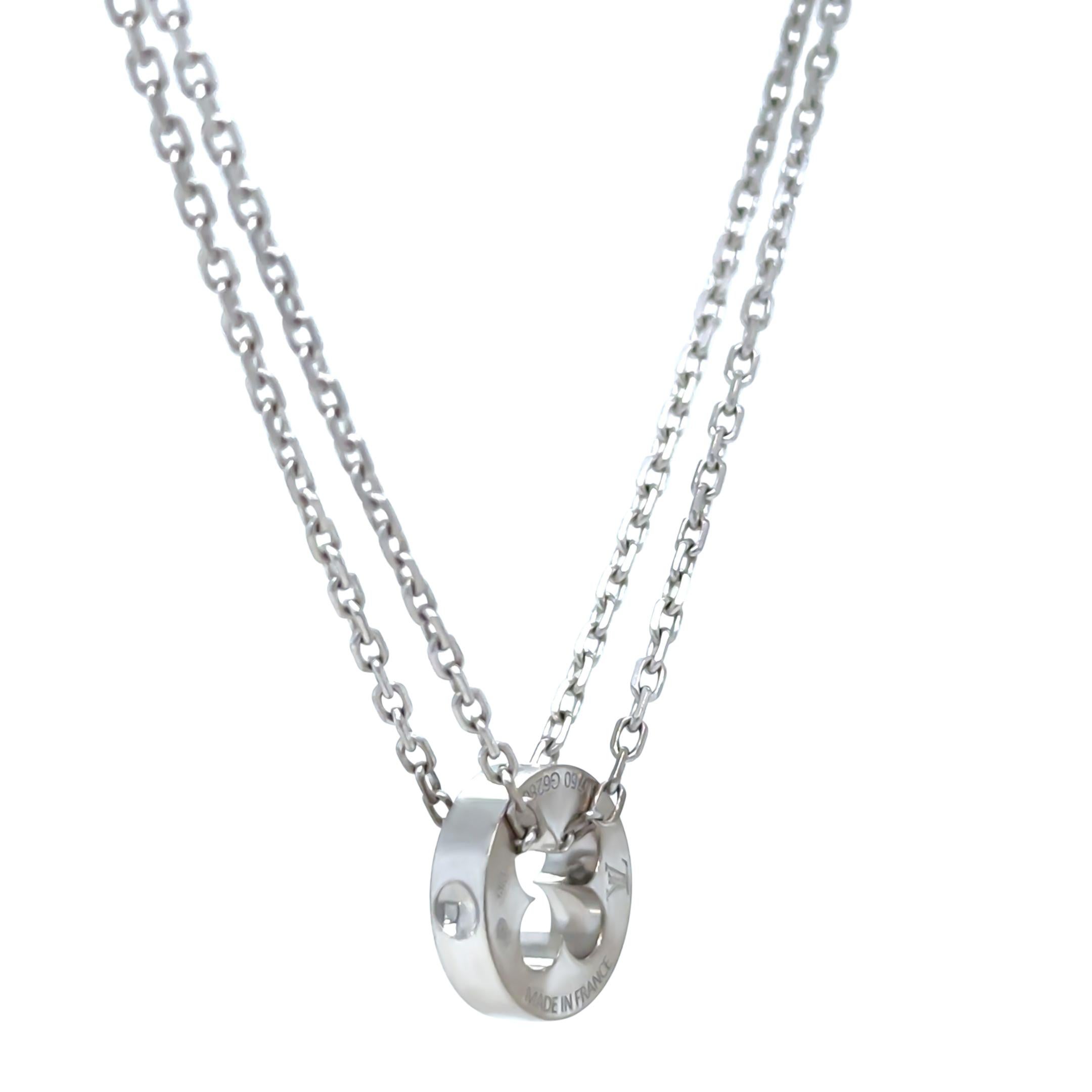 This elegant Louis Vuitton Empreinte Chain Bracelet is crafted in 18ct white gold, weighing 6.2 grams. The design is inspired by the nails used on Louis Vuitton’s iconic trunks, featuring a delicate Monogram Flower cut-out motif as the