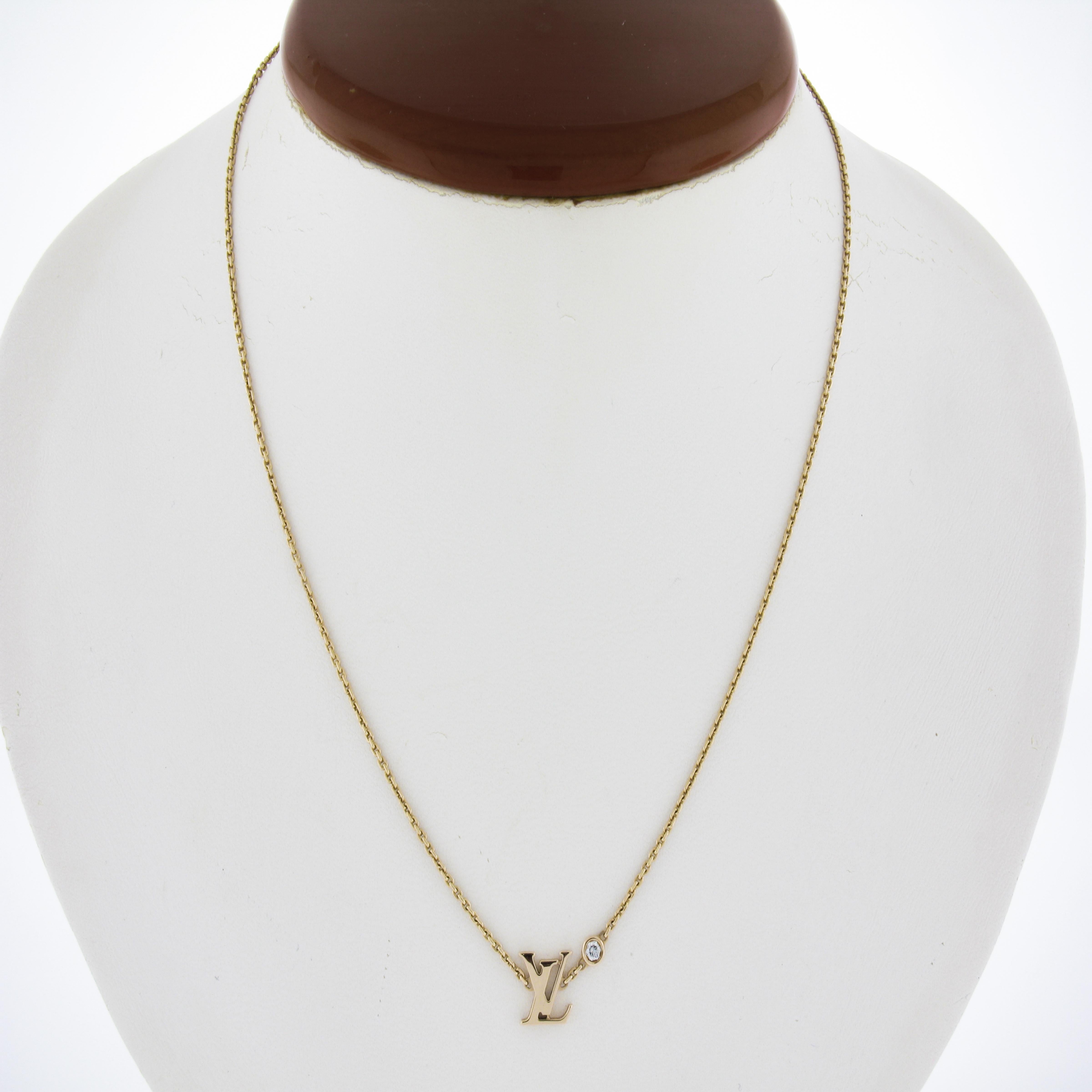 --Stone(s):--
(1) Natural Genuine Diamond - Round Brilliant Cut - Bezel Set

Material: Solid 18k Rose Gold
Weight: 4.06 Grams
Chain Type: Cable Link
Chain Length: Adjustable at 15 & 15.5 Inches
Clasp: Lobster Claw
Pendant Width: 7.6mm