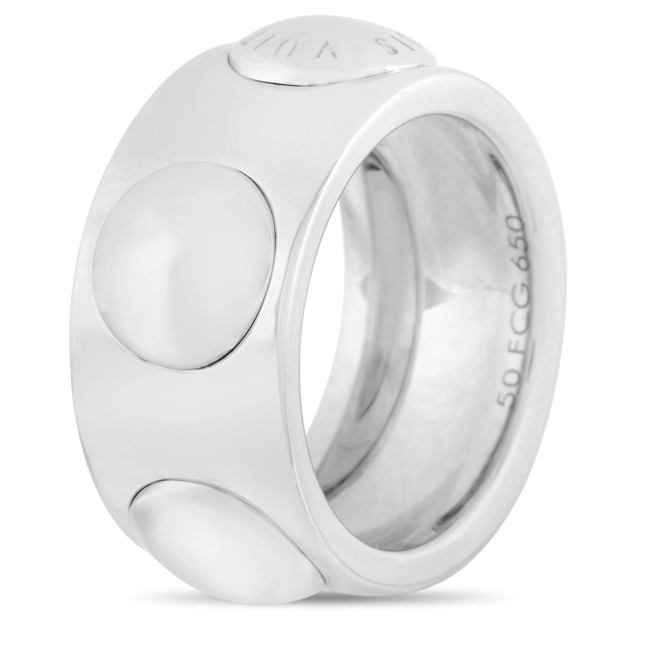 This Louis Vuitton 18K White Gold Band Ring is simple but unique. The ring is made with satin-finished 18K White Gold and features the Louis Vuitton Logo on polished white gold divets throughout the band. The ring has a band thickness of 9 mm with a