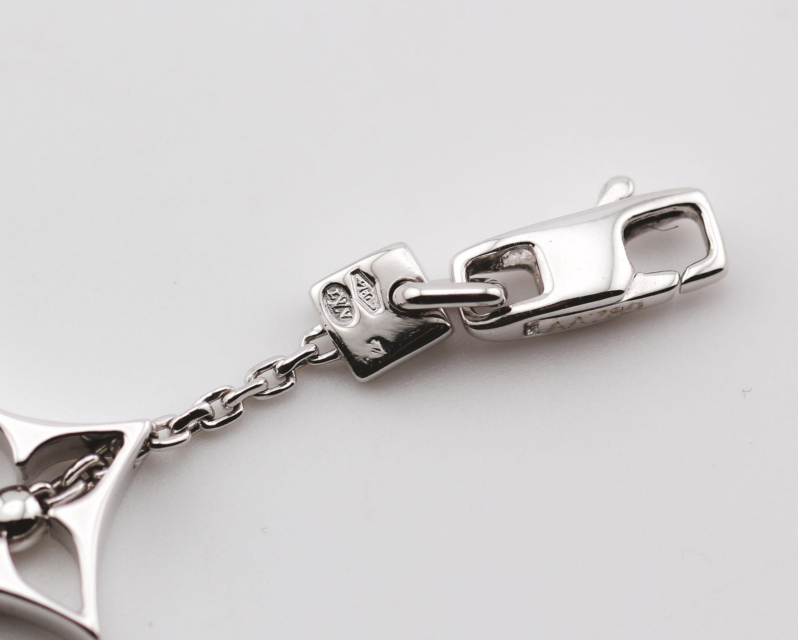Louis Vuitton 18K White Gold Monogram Bracelet In Good Condition In Simpsonville, SC