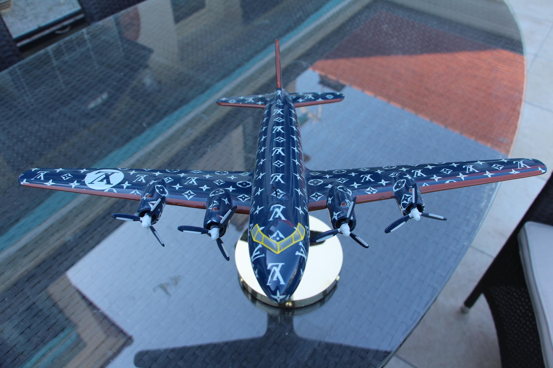 Louis Vuitton 1980 Shop Window Display Airplane Model  In Excellent Condition For Sale In Saint-Ouen, FR