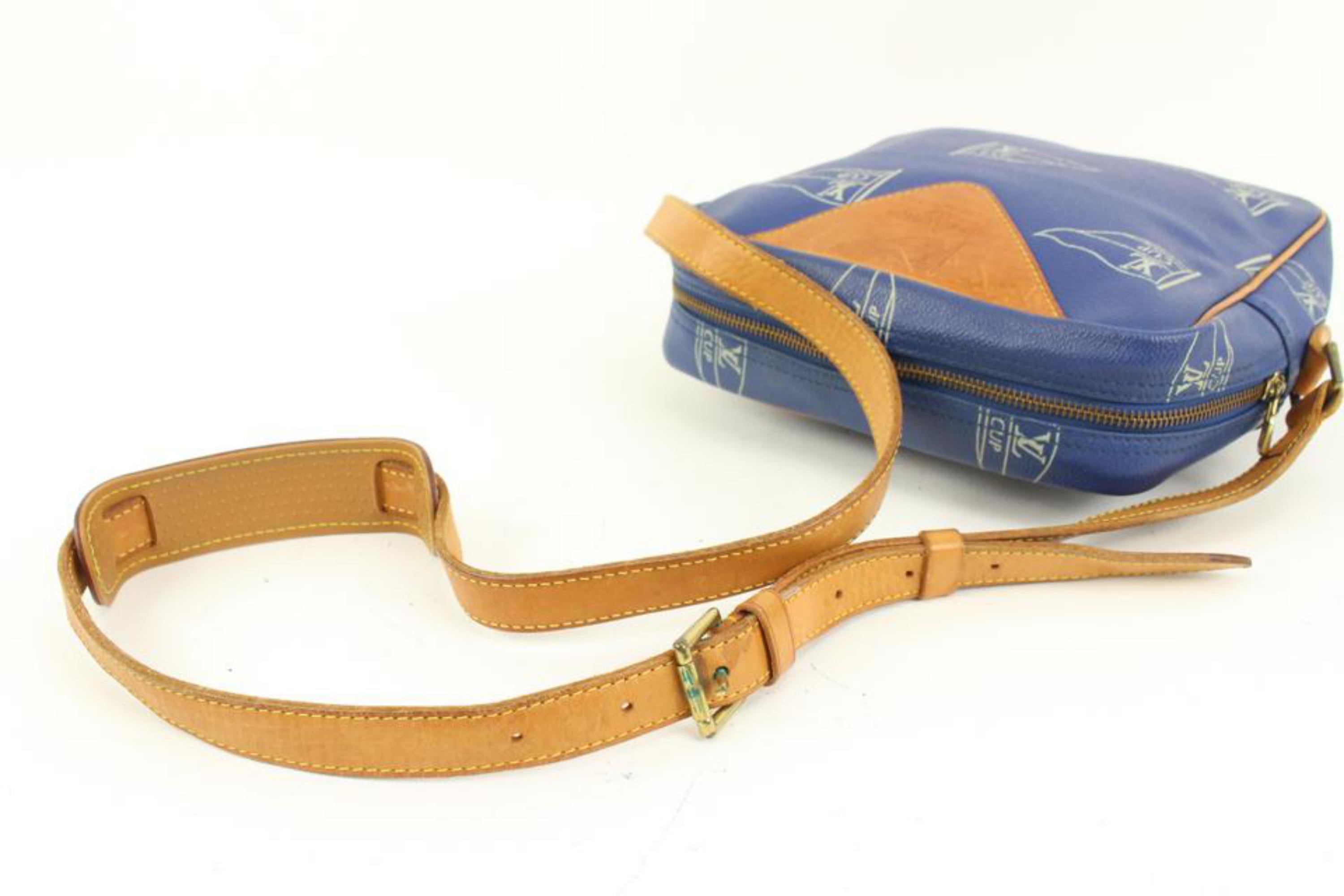 Louis Vuitton 1991 Blue LV Cup Sac San Diego Crossbody Bag 96lz425s
Date Code/Serial Number: MI1901
Made In: France
Measurements: Length:  8.5