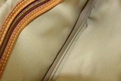 Louis Vuitton 1995 LV Cup Red Calvi Messenger 91lz817s