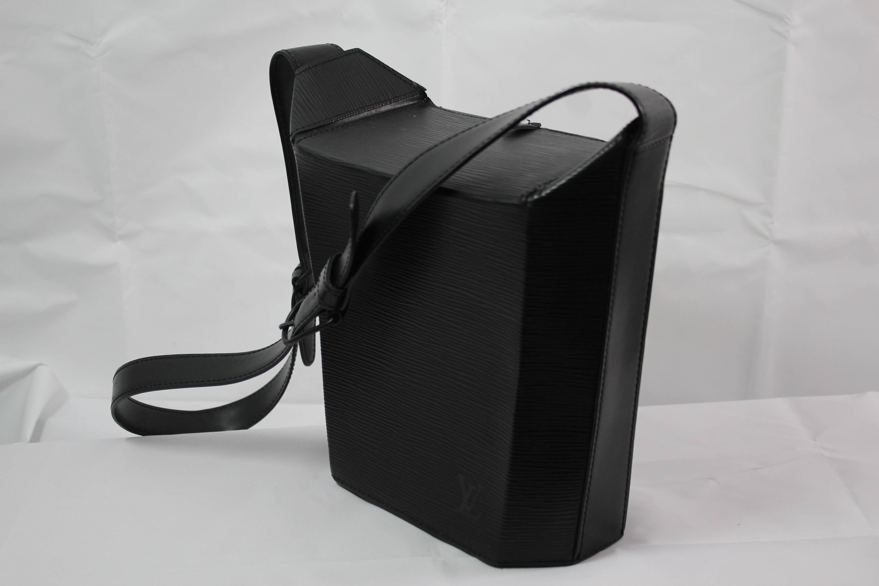 Louis Vuitton Bento Box Black Epi Leather Bag, 1997 In Good Condition In Paris, FR