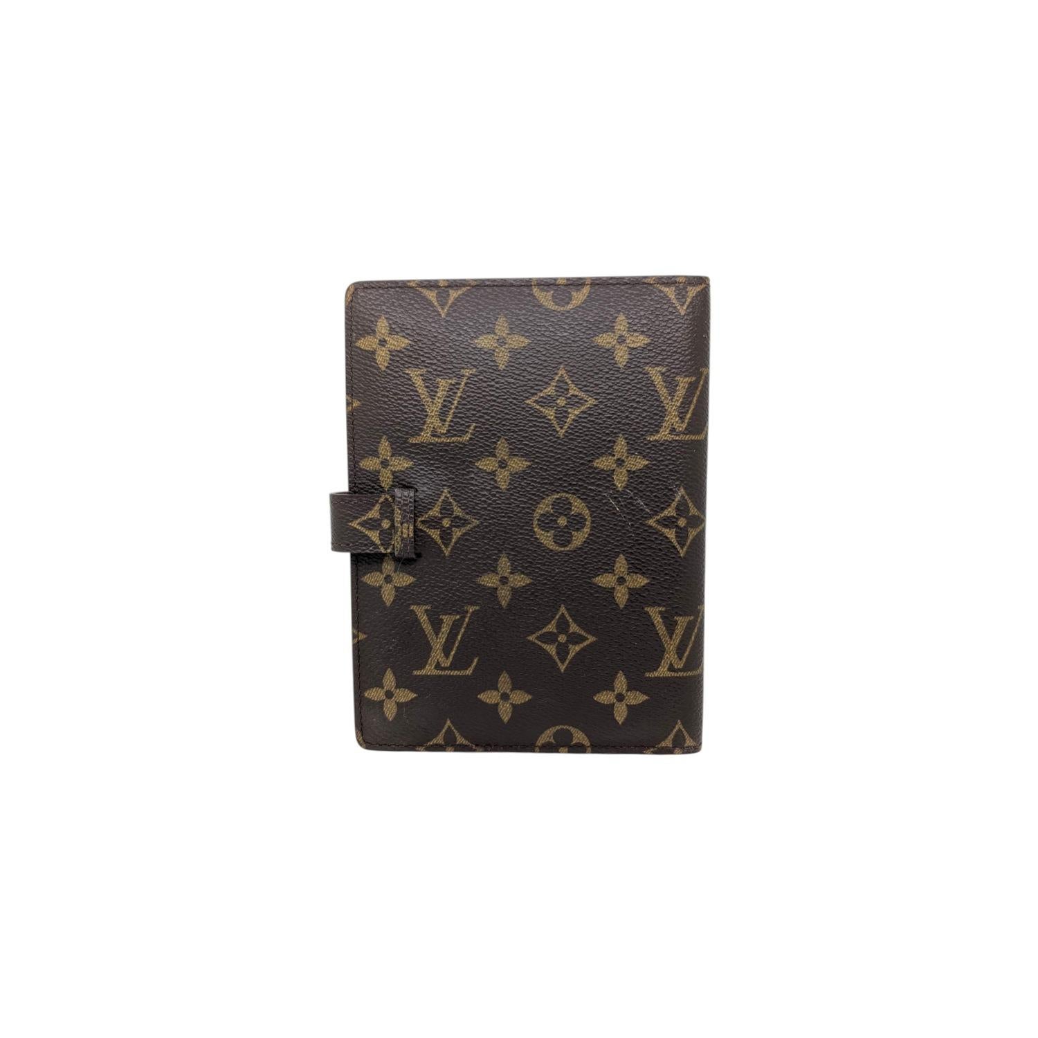 Store your cherished photos in the Louis Vuitton Monogram Photo Album, made from the iconic Monogram Canvas. Its compact design is ideal for travel, while high-quality interior sleeves protect your pictures. Detailed with refined leather and the