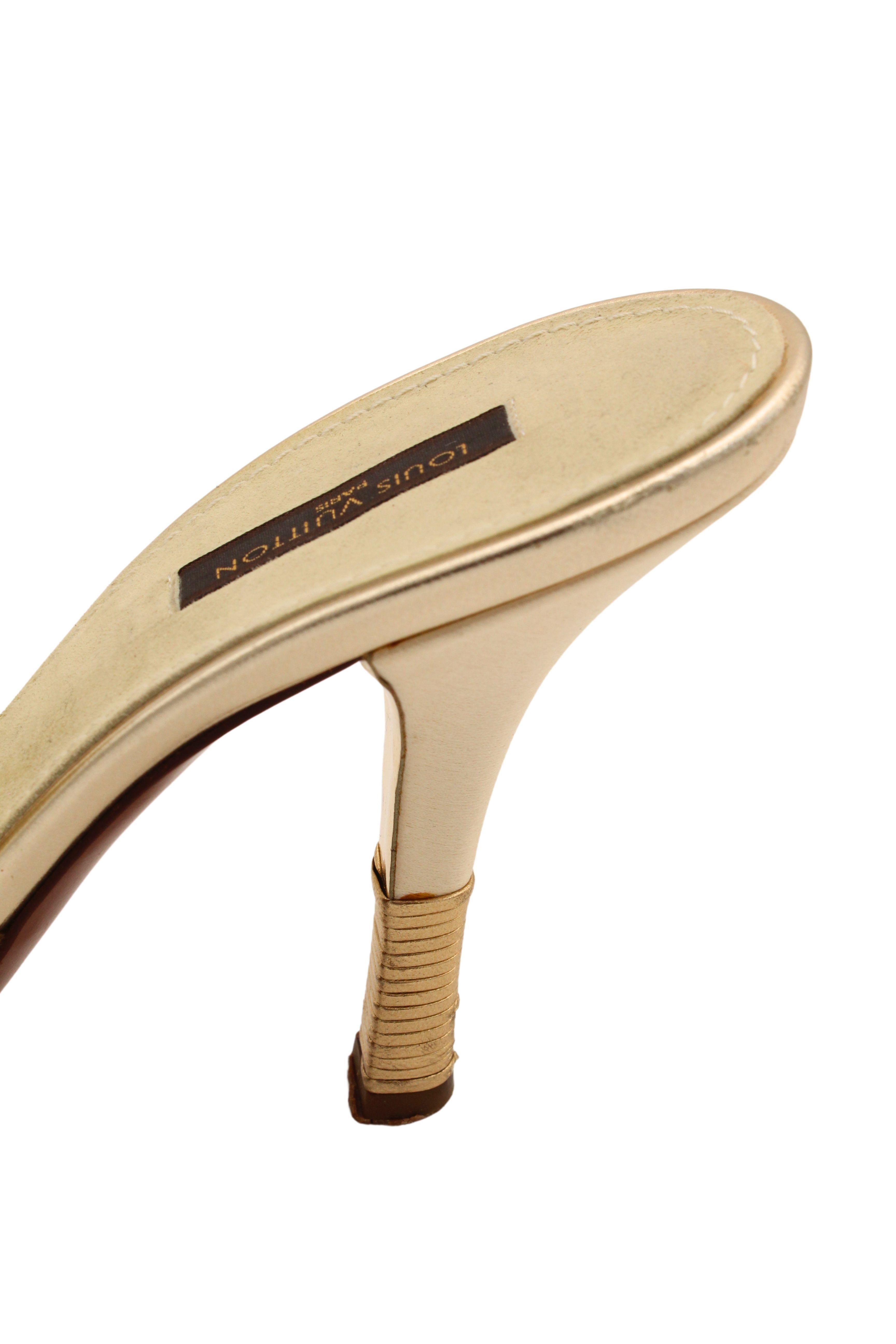 Louis Vuitton 2000: tacchi in raso con piume di marabù e nastro di velluto con logo LV in vendita 5