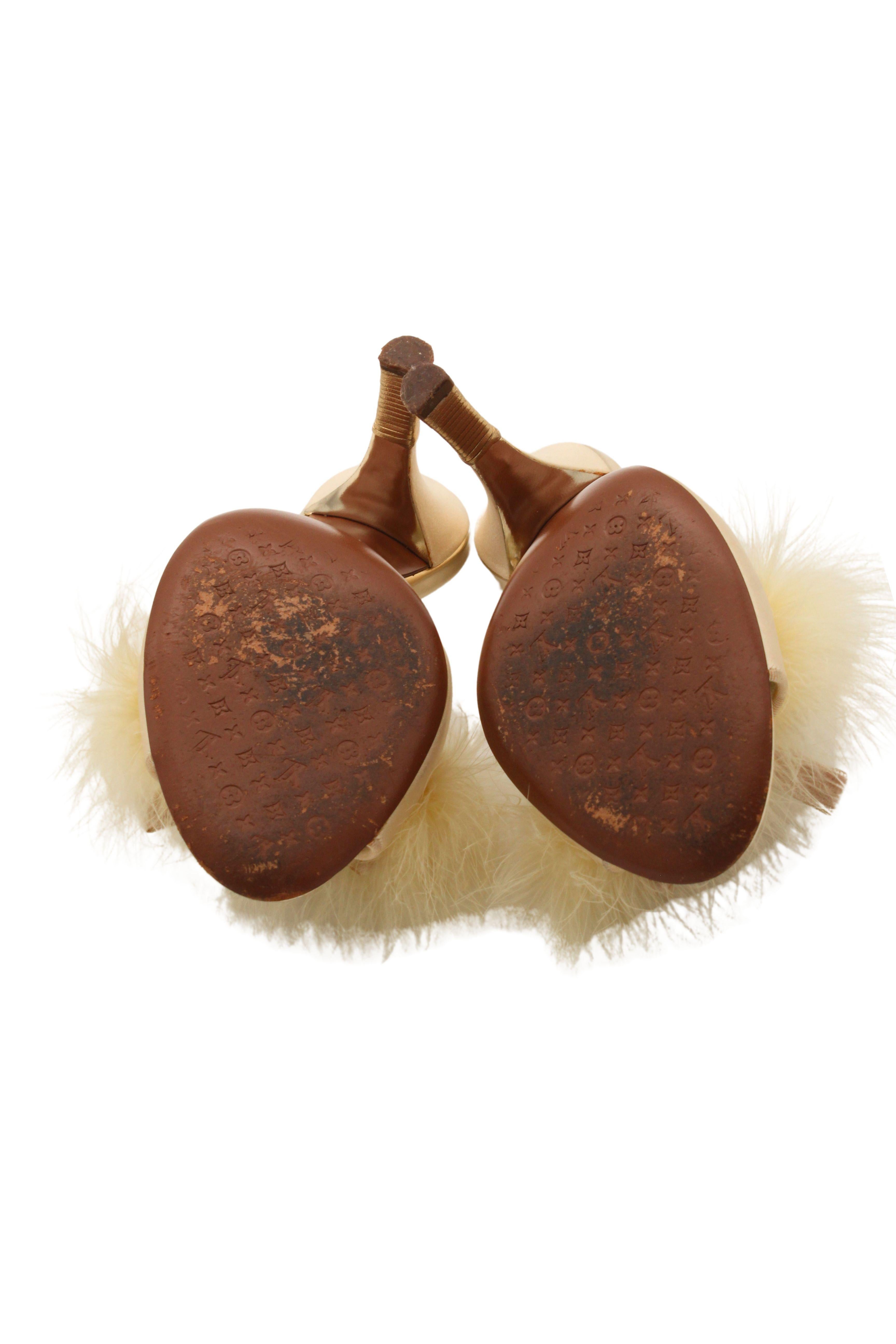 Louis Vuitton 2000: tacchi in raso con piume di marabù e nastro di velluto con logo LV in vendita 6