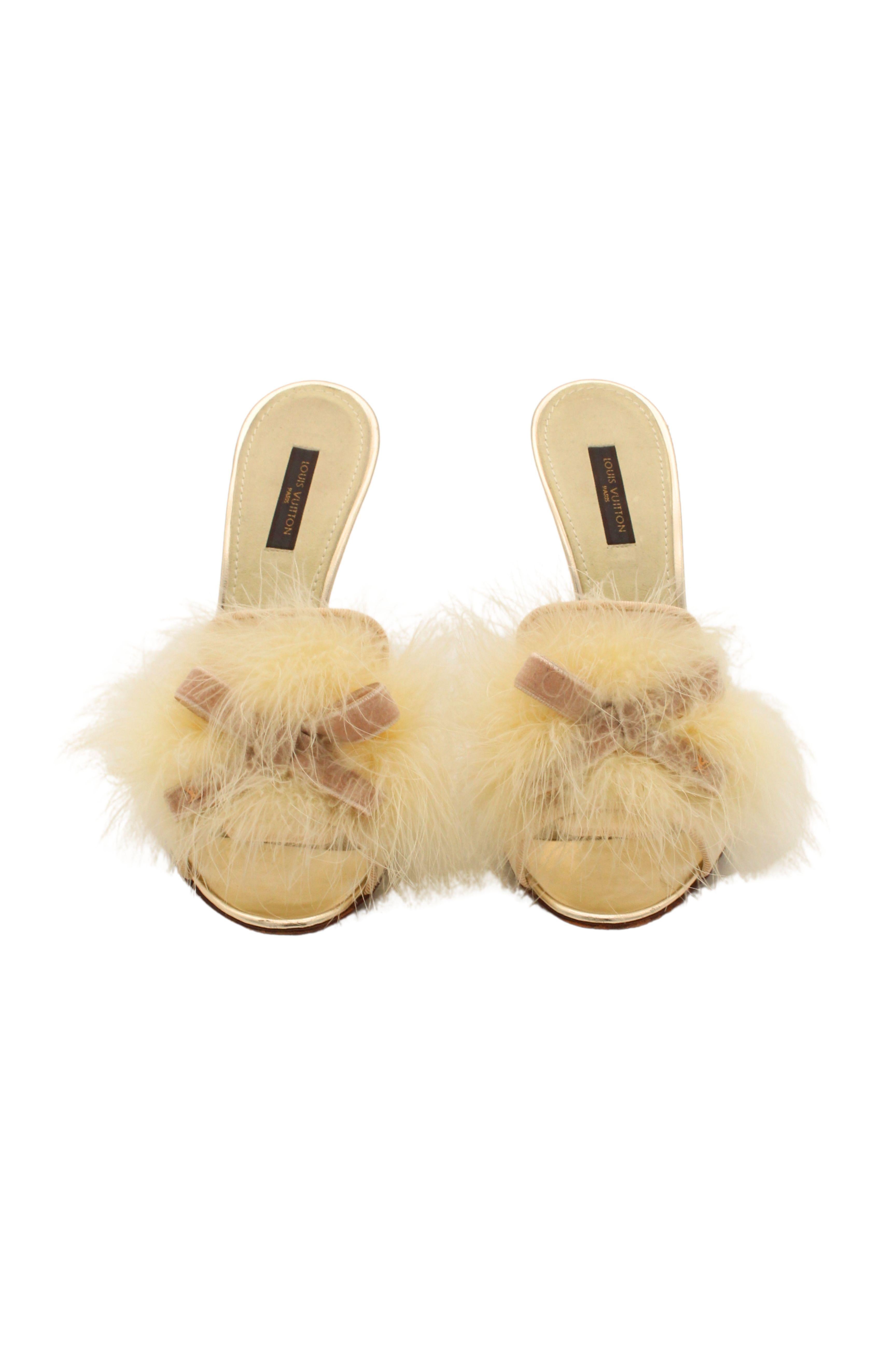 Louis Vuitton 2000: tacchi in raso con piume di marabù e nastro di velluto con logo LV in vendita 7