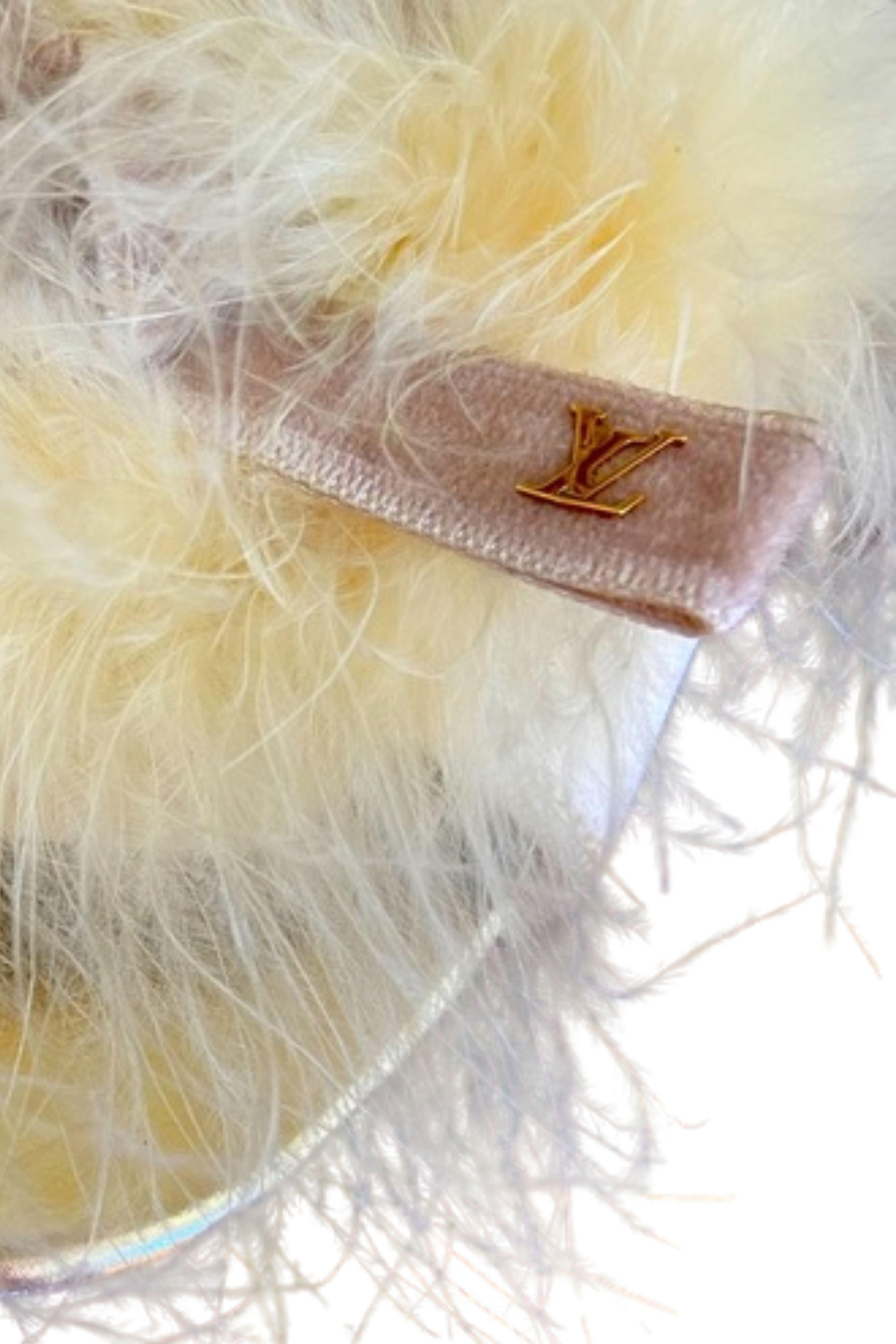 Louis Vuitton 2000: tacchi in raso con piume di marabù e nastro di velluto con logo LV in vendita 4