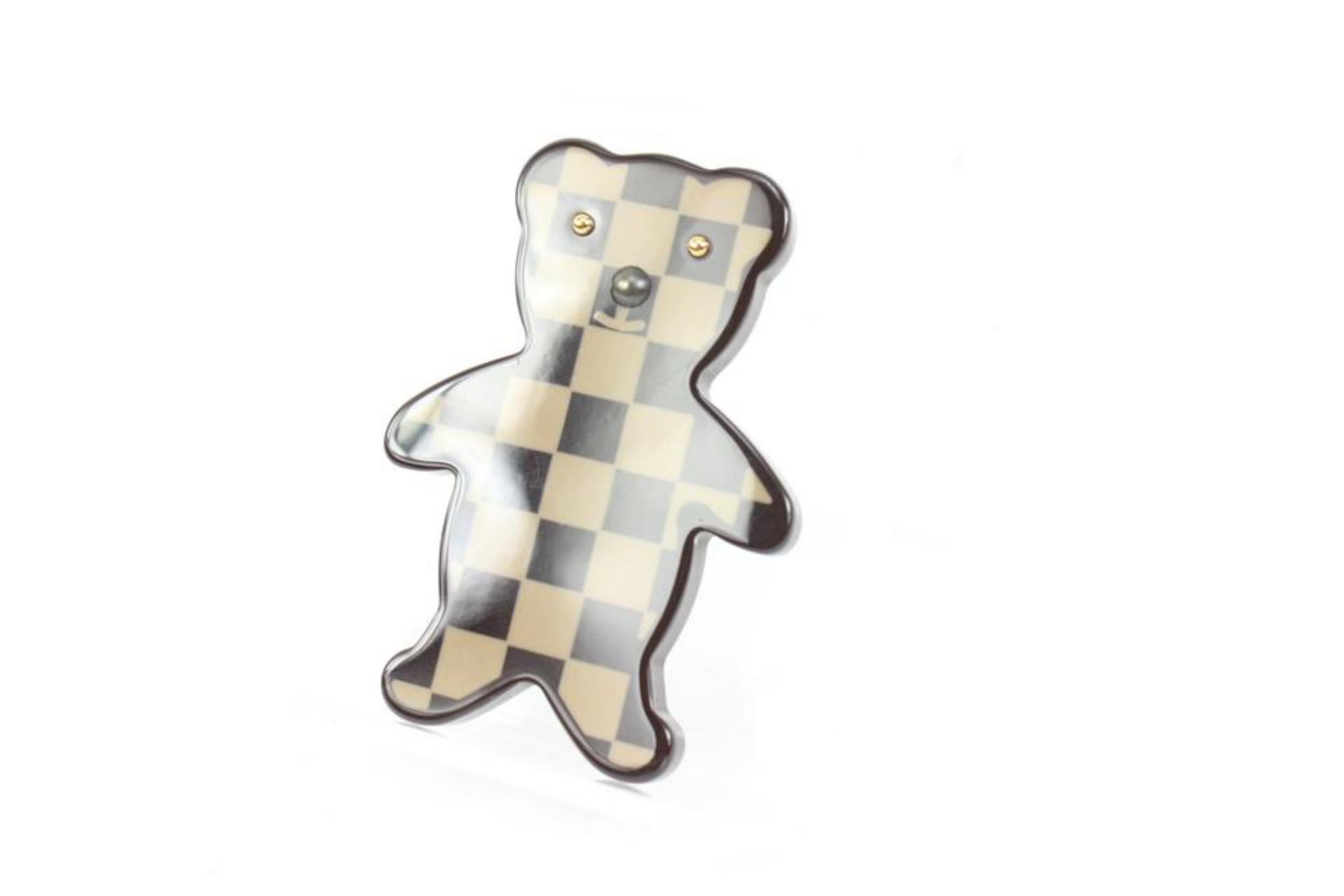 Louis Vuitton 2005 Damier Ebene Teddy Bear Pin Broochs 331lk43 In Good Condition For Sale In Dix hills, NY