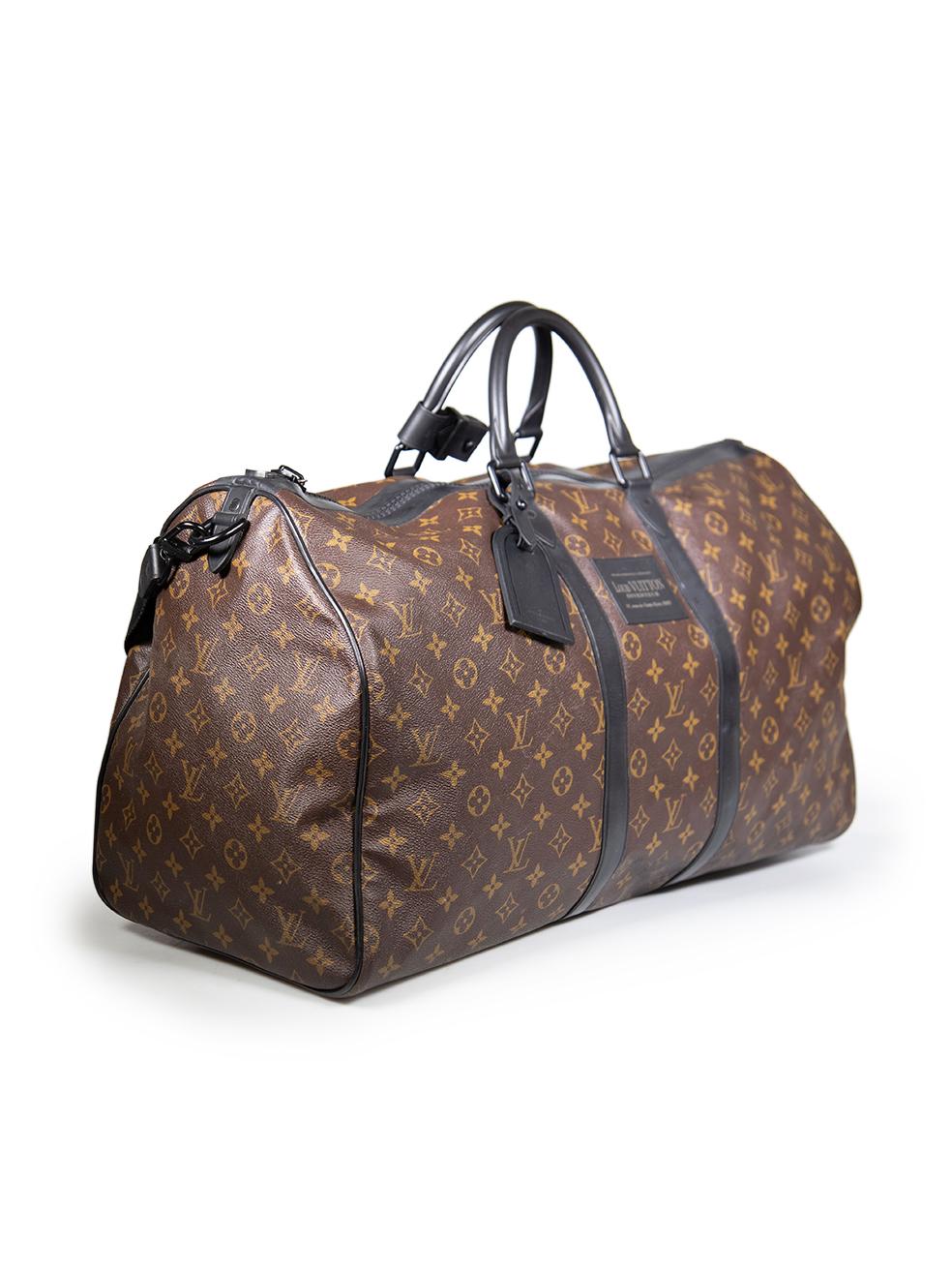 CONDITION is Very good. Minimal wear to the bag is evident, there are light marks on the leather panels at the bottom and the front of the bag. There are light scratches on the zipper tape on this used Louis Vuitton designer resale item. This item