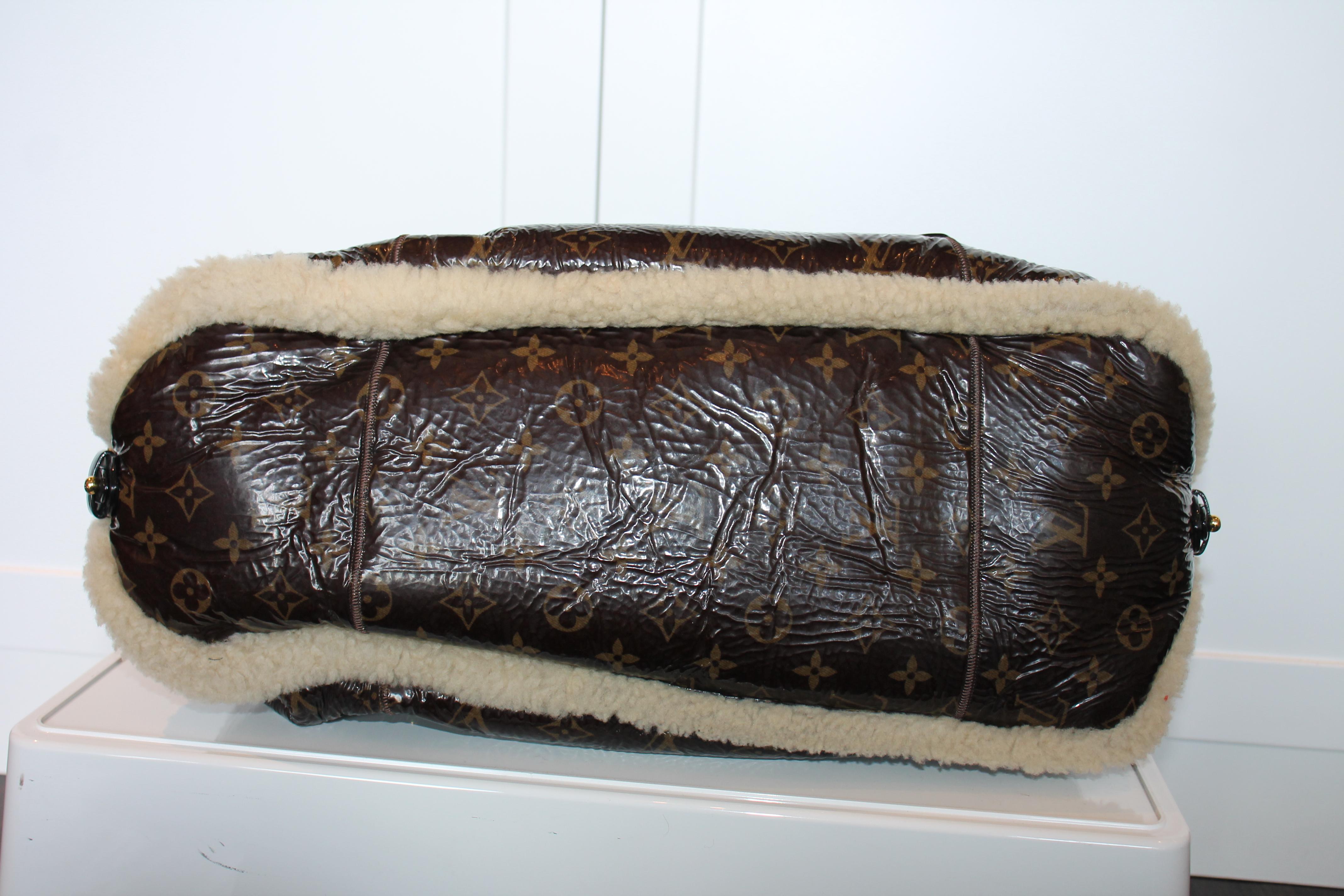 Louis Vuitton 2007 Limited Edition Shearling Storm Bag In Good Condition For Sale In Roslyn, NY