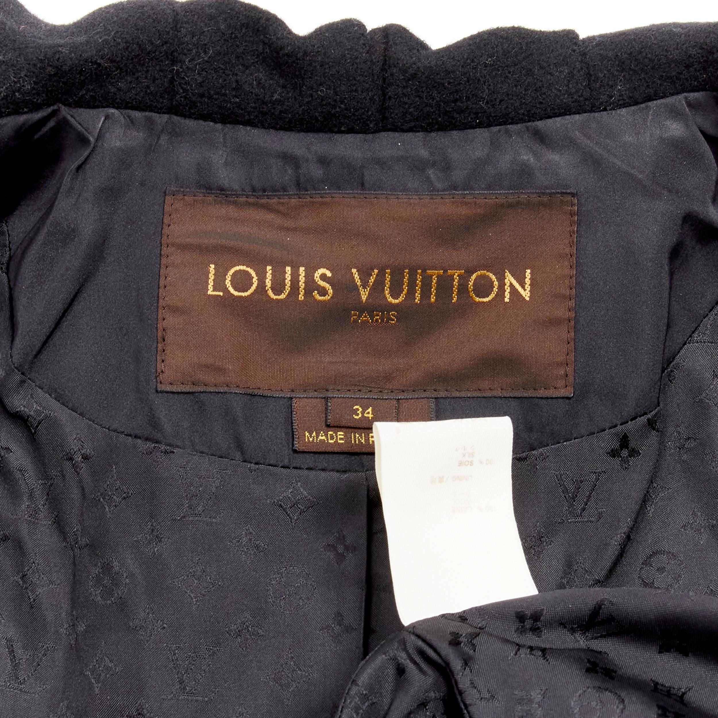 LOUIS VUITTON 2007 Laufsteg Schwarzes viktorianisches Mantelkleid aus Wolle mit Falten FR34 XS im Angebot 8