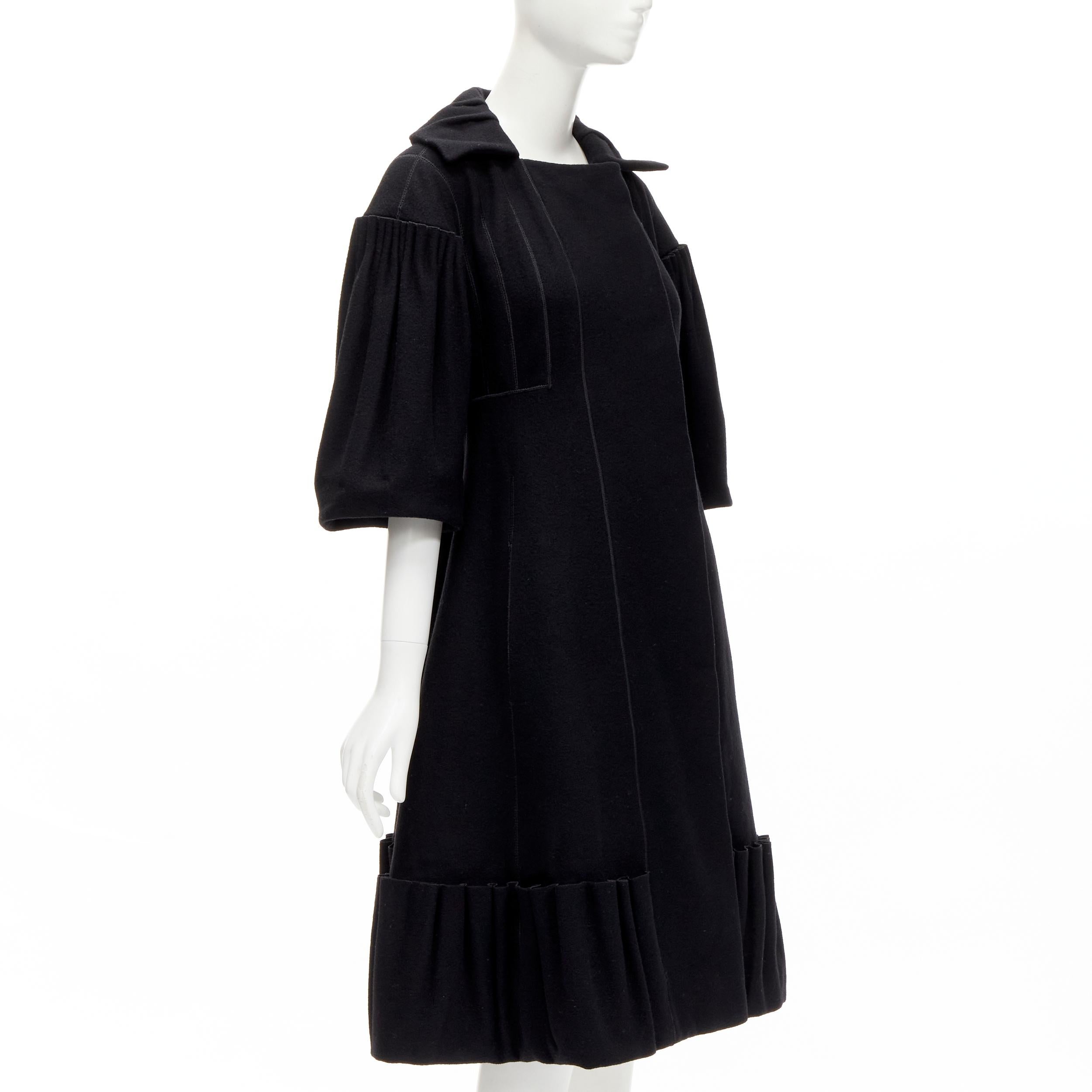 LOUIS VUITTON 2007 Laufsteg Schwarzes viktorianisches Mantelkleid aus Wolle mit Falten FR34 XS Damen im Angebot