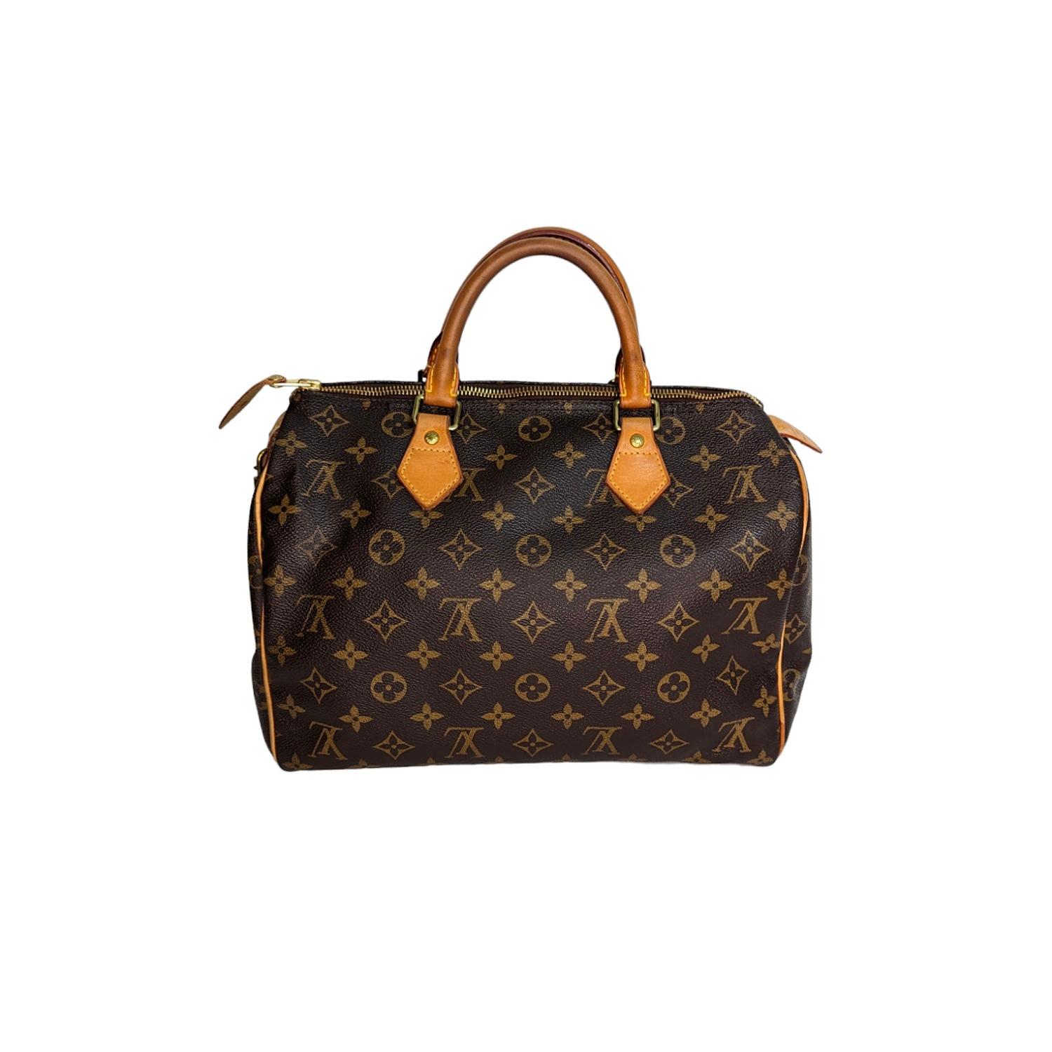 <p><strong>Louis Vuitton 2014 Monogram Canvas Speedy 30 Bag</strong>
<br><br>
This stylish speedy 30 is crafted of monogram canvas, dual rounded handles and trimmings in natural cowhide leather. Featuring a golden color metallic hardware, single zip