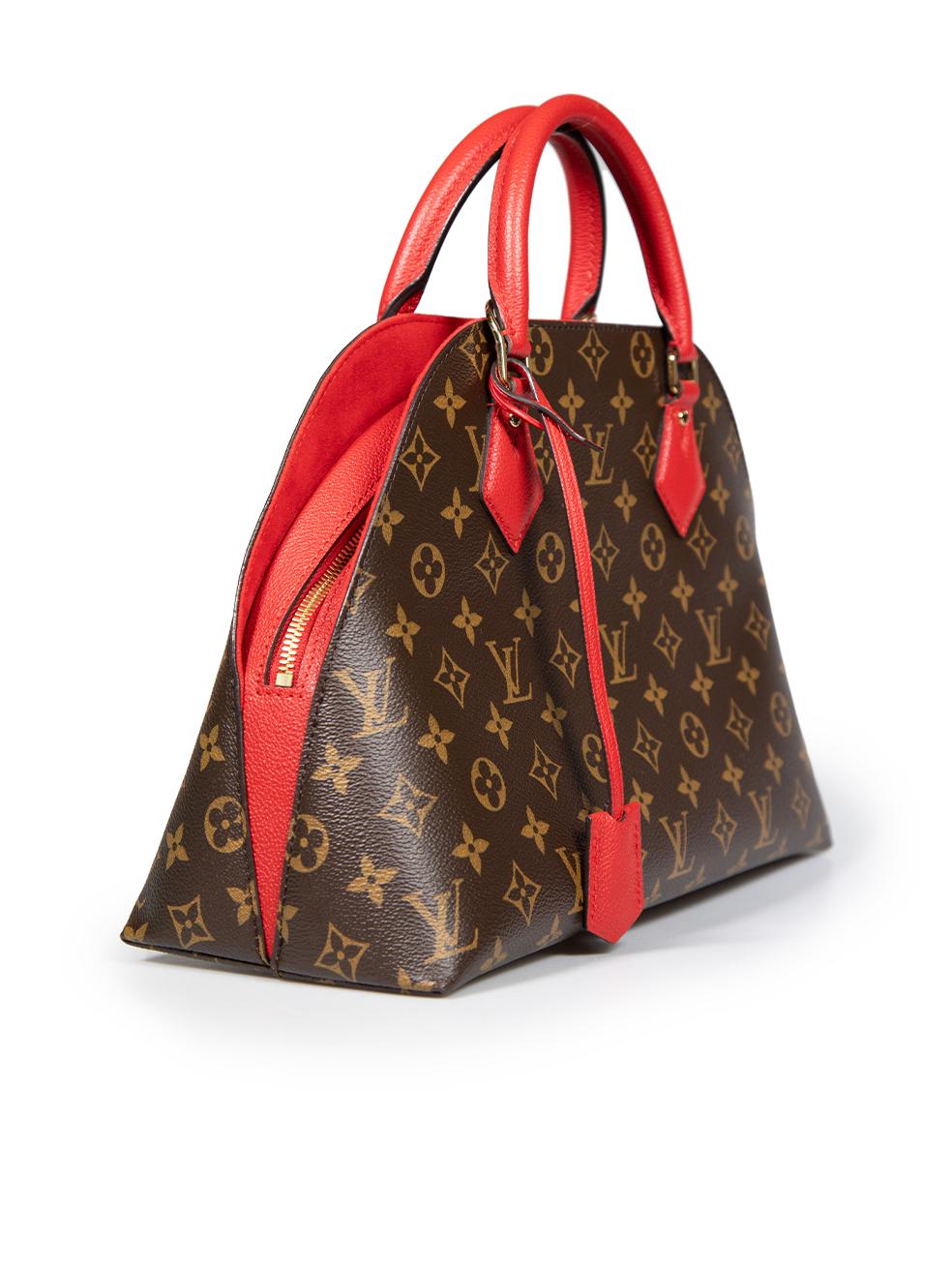 CONDITION is Very good. Minimal wear to the bag is evident. Minimal wear to the front right bottom and bottom edges is seen with scratches on this used Louis Vuitton designer resale item. This item comes with an original dust bag.
 
 
 
 Details
 
