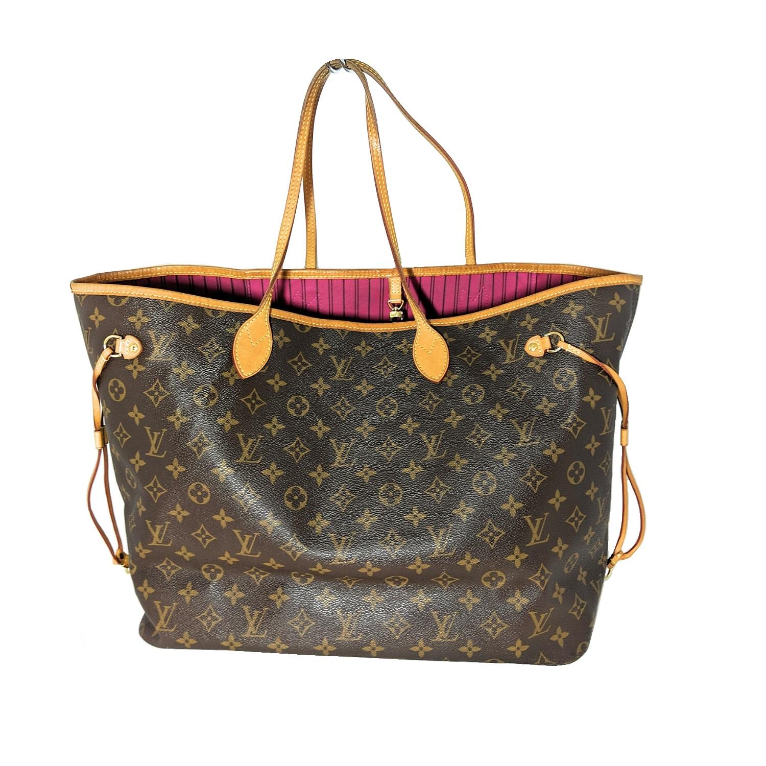 The Neverfull GM tote unites timeless design with heritage details. Made from supple Monogram canvas with natural cowhide trim, it is ultra-roomy but never bulky, with side laces that cinch for a sleek allure or loosen for a more casual look. Slim,