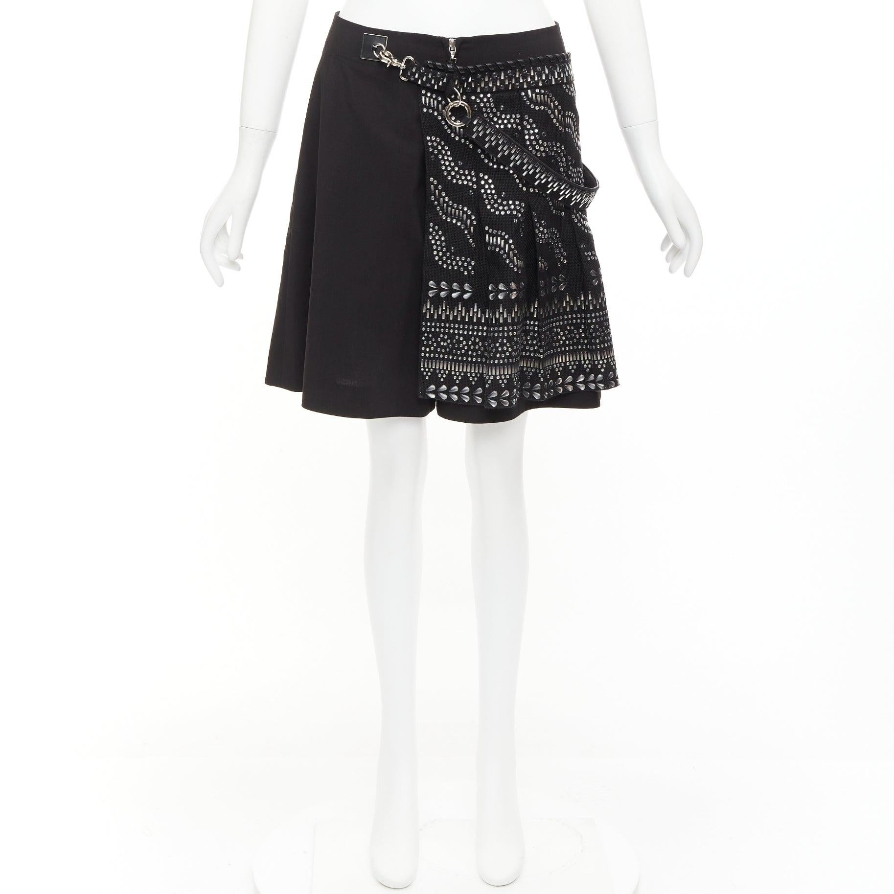 LOUIS VUITTON 2016 Runway black wool linen stud kilt shorts FR36 S For Sale 5