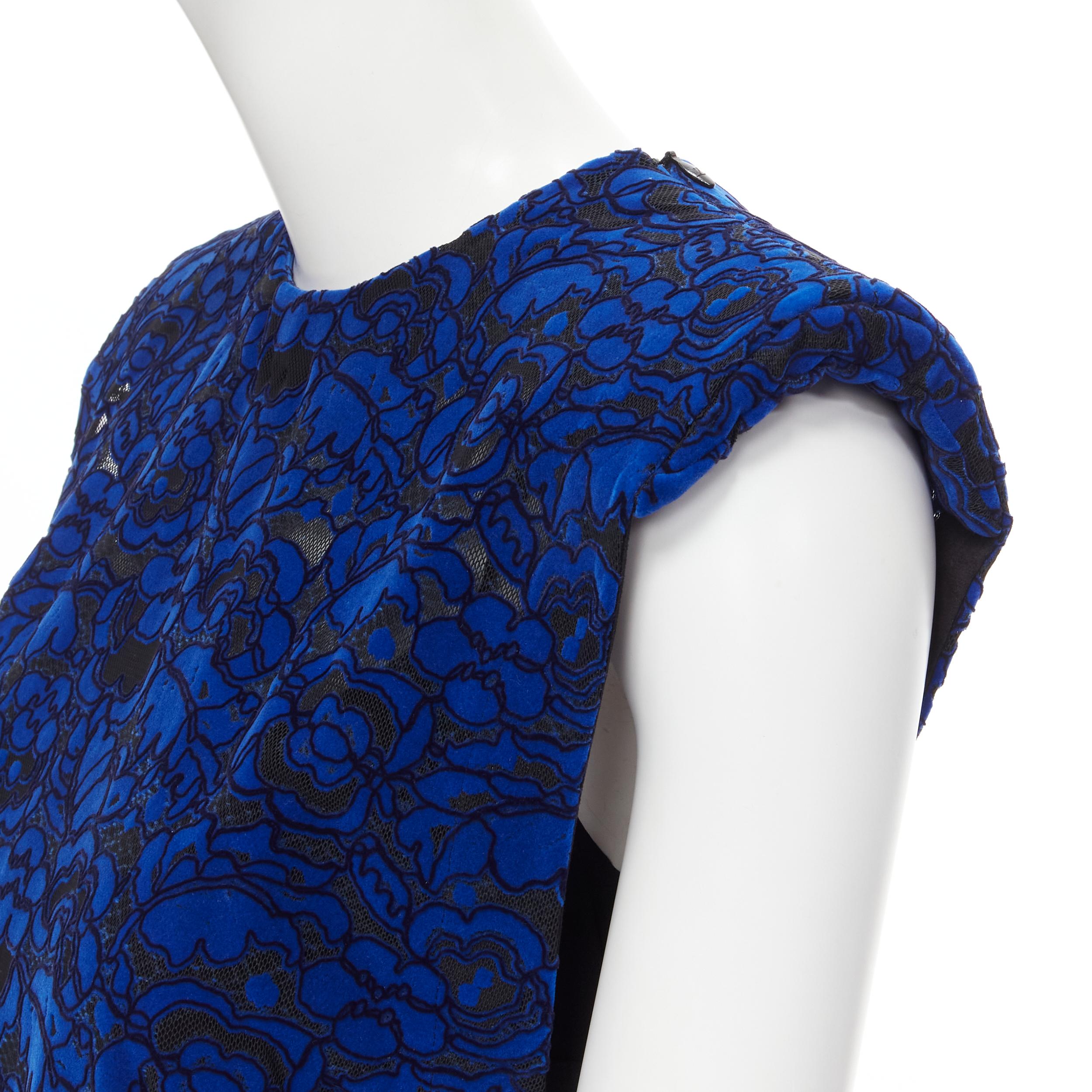 LOUIS VUITTON 2017 Runway cobalt blue floral velvet effect lace shoulder padded vest FR36 XS 
Reference: MELK/A00152 
Brand: Louis Vuitton 
Designer: Nicolas Ghesquiere 
Collection: Spring Summer 2017 Runway 
Material: Velvet 
Color: Blue 
Pattern: