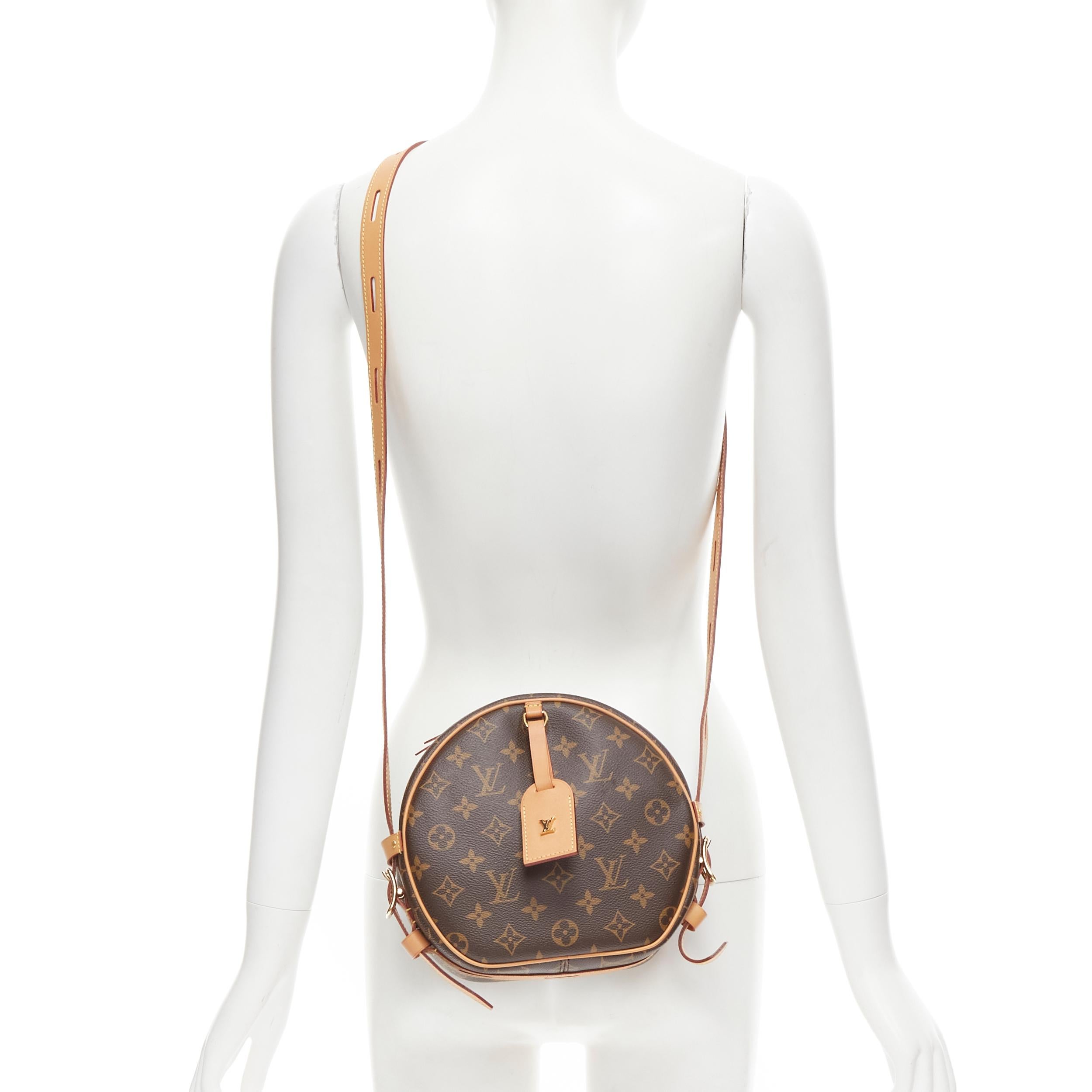 LOUIS VUITTON 2018 Boite Chapeau MM brown coated canvas rounded top crossbody bag 
Reference: MELK/A00180 
Brand: Louis Vuitton 
Model: Boite Chapeau 
Collection: 2018 
Material: Canvas 
Color: Brown 
Pattern: Monogram 
Closure: Zip 
Extra Detail: