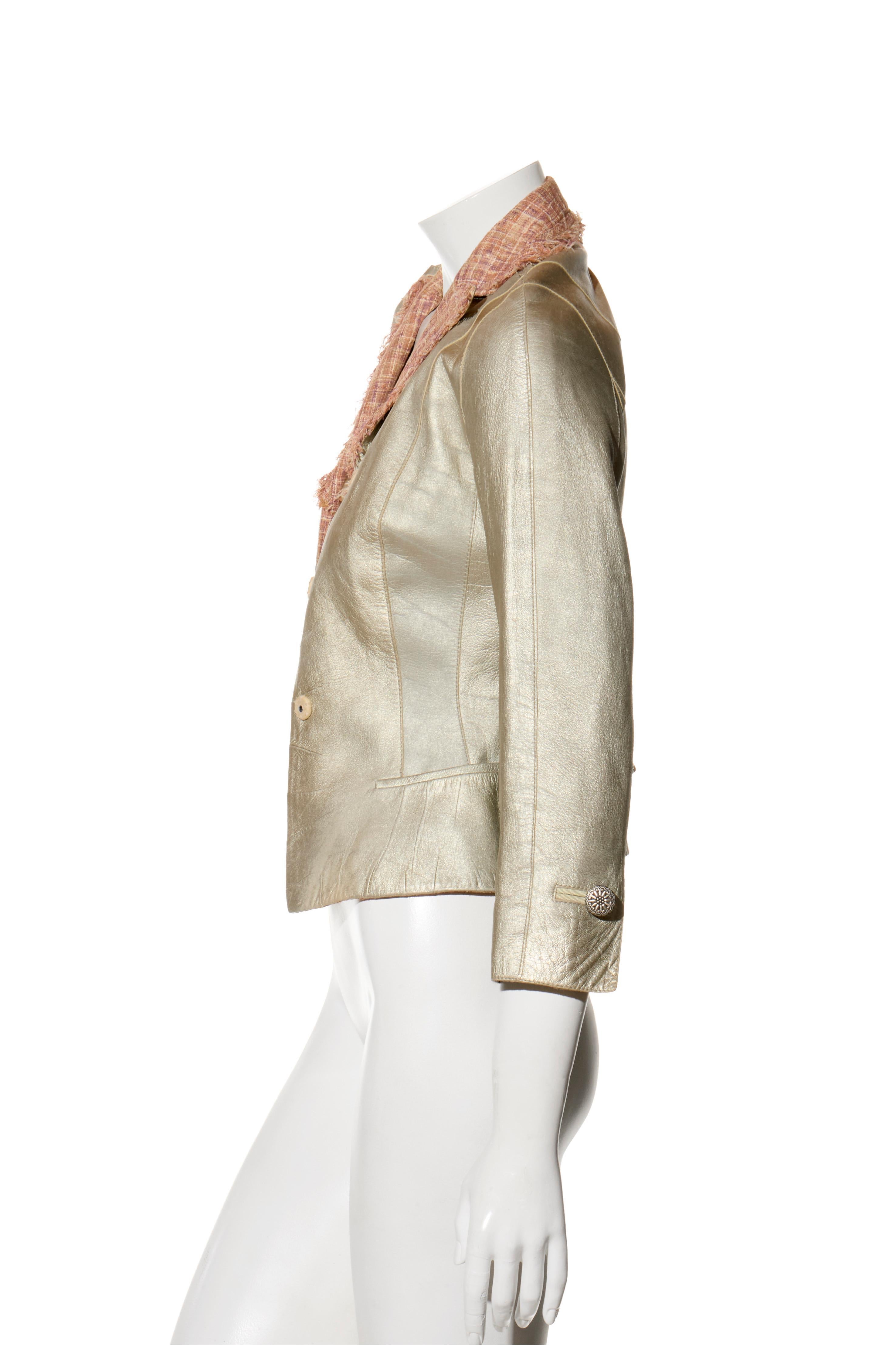 Louis Vuitton 2018 Blazer dorado metalizado con cuello de tweed deshilachado Talla FR 34 Oro en venta