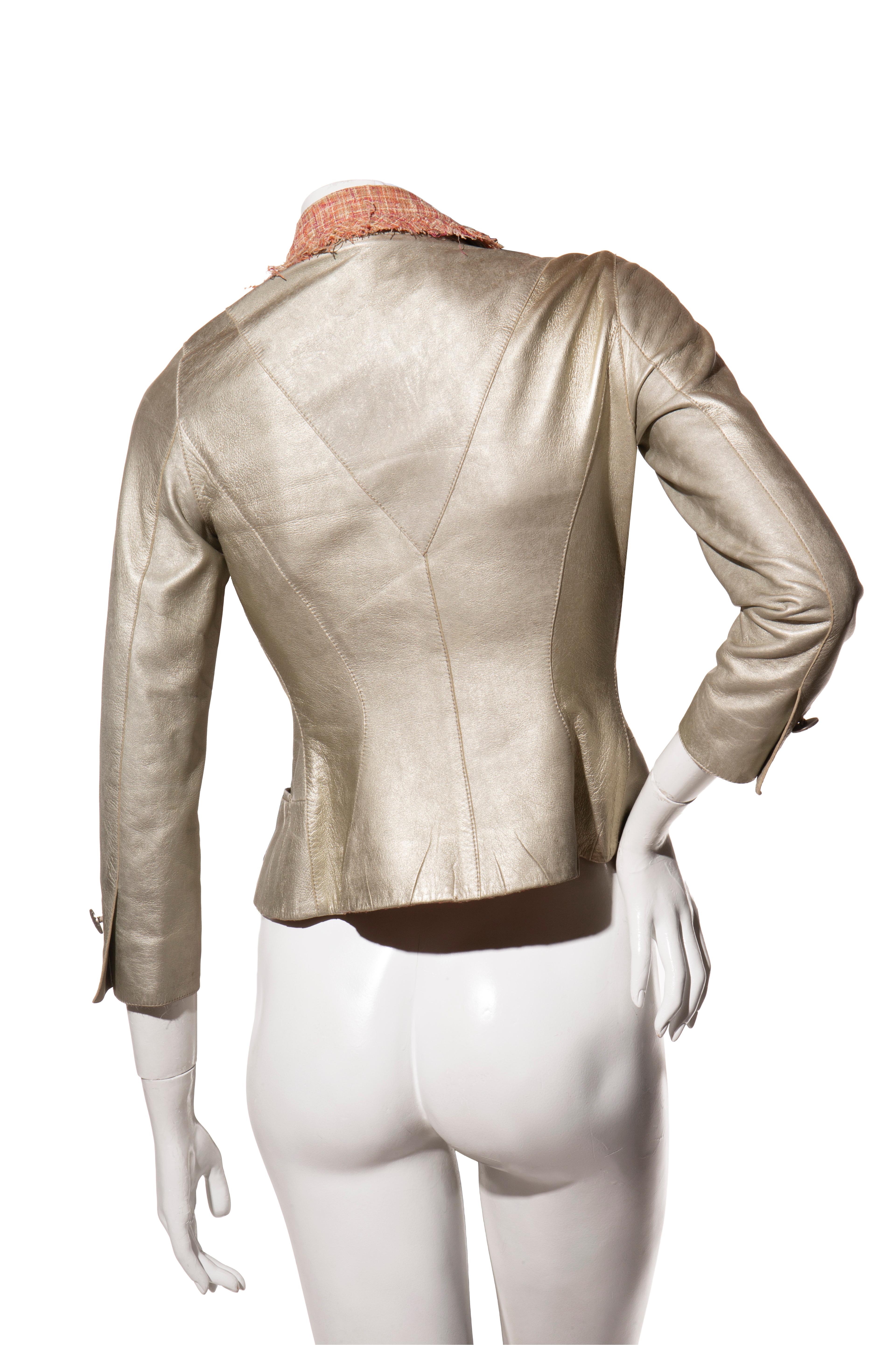Louis Vuitton 2018 Blazer dorado metalizado con cuello de tweed deshilachado Talla FR 34 en Excelente estado para la venta en Woodland Hills, CA