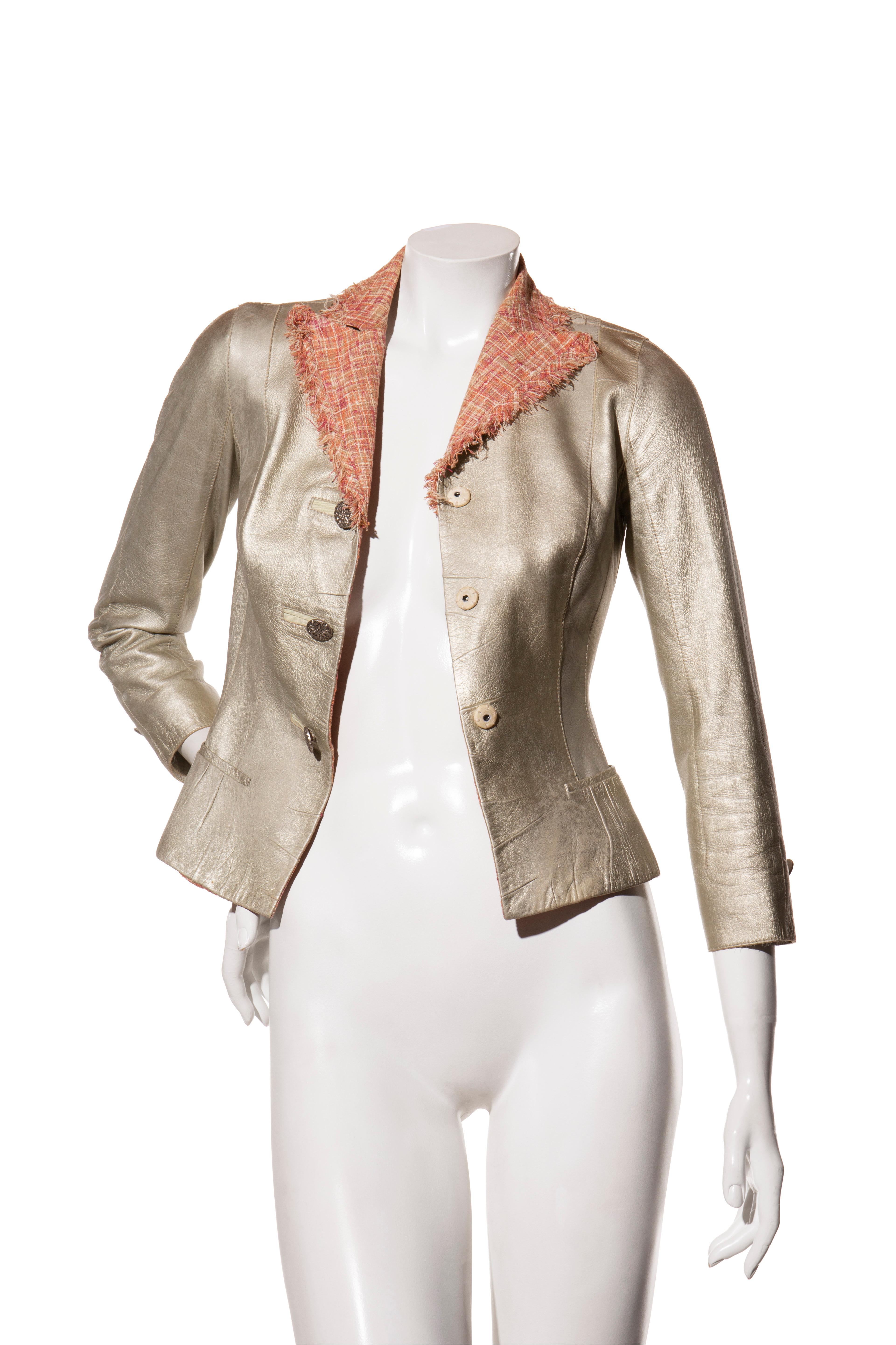 Louis Vuitton 2018 Blazer dorado metalizado con cuello de tweed deshilachado Talla FR 34 en venta