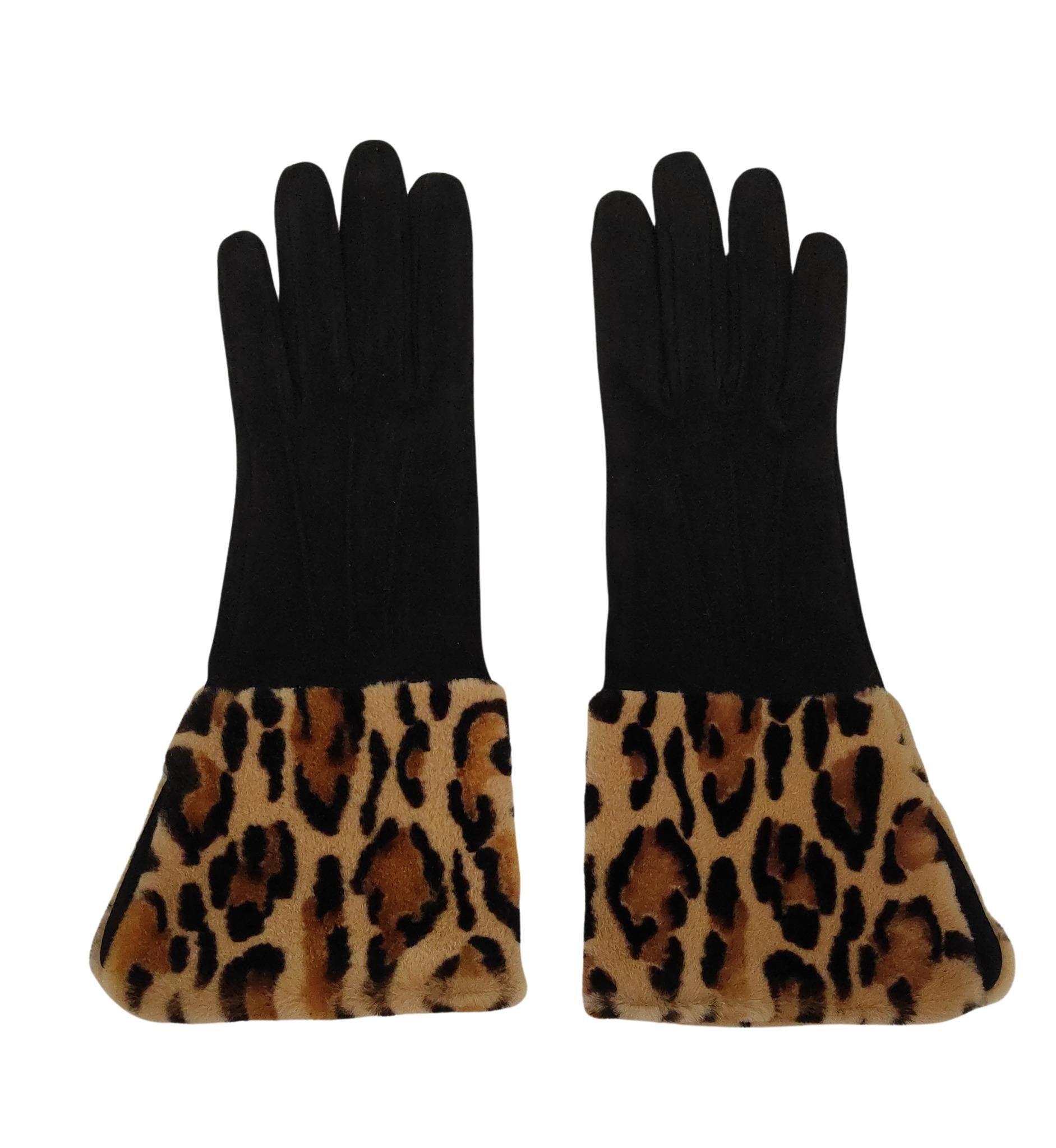 PLEASE NOTE: Due to the fur component this item cannot be shipped outside the European Union

Louis Vuitton gloves
Black suede and monogram - leopard print mink fur
2018

Size 7.5 M
length 30.5 cm 12 in

Perfect conditions
Never used