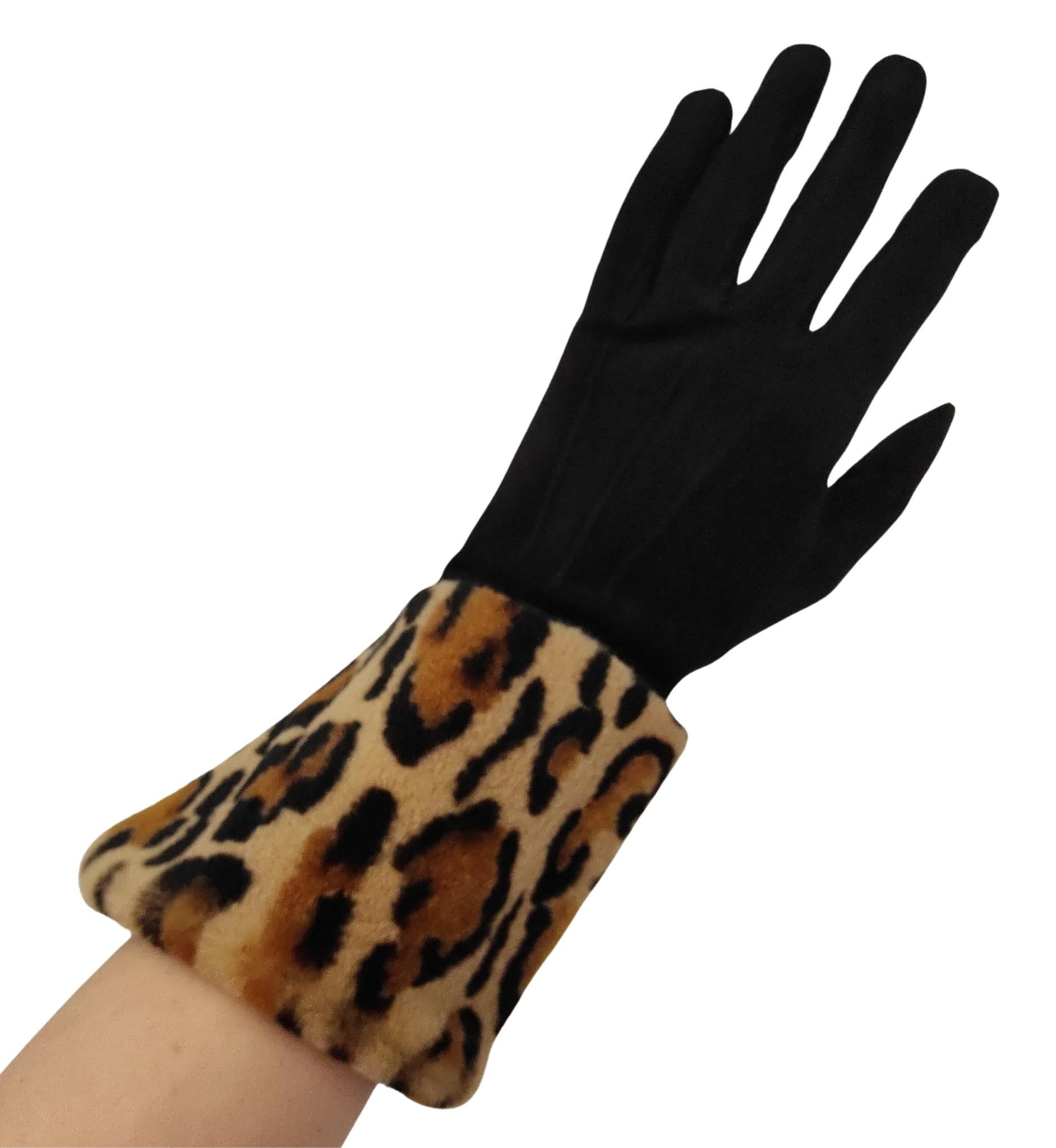 Black Louis Vuitton 2018 monogram mink fur and black suede gloves For Sale