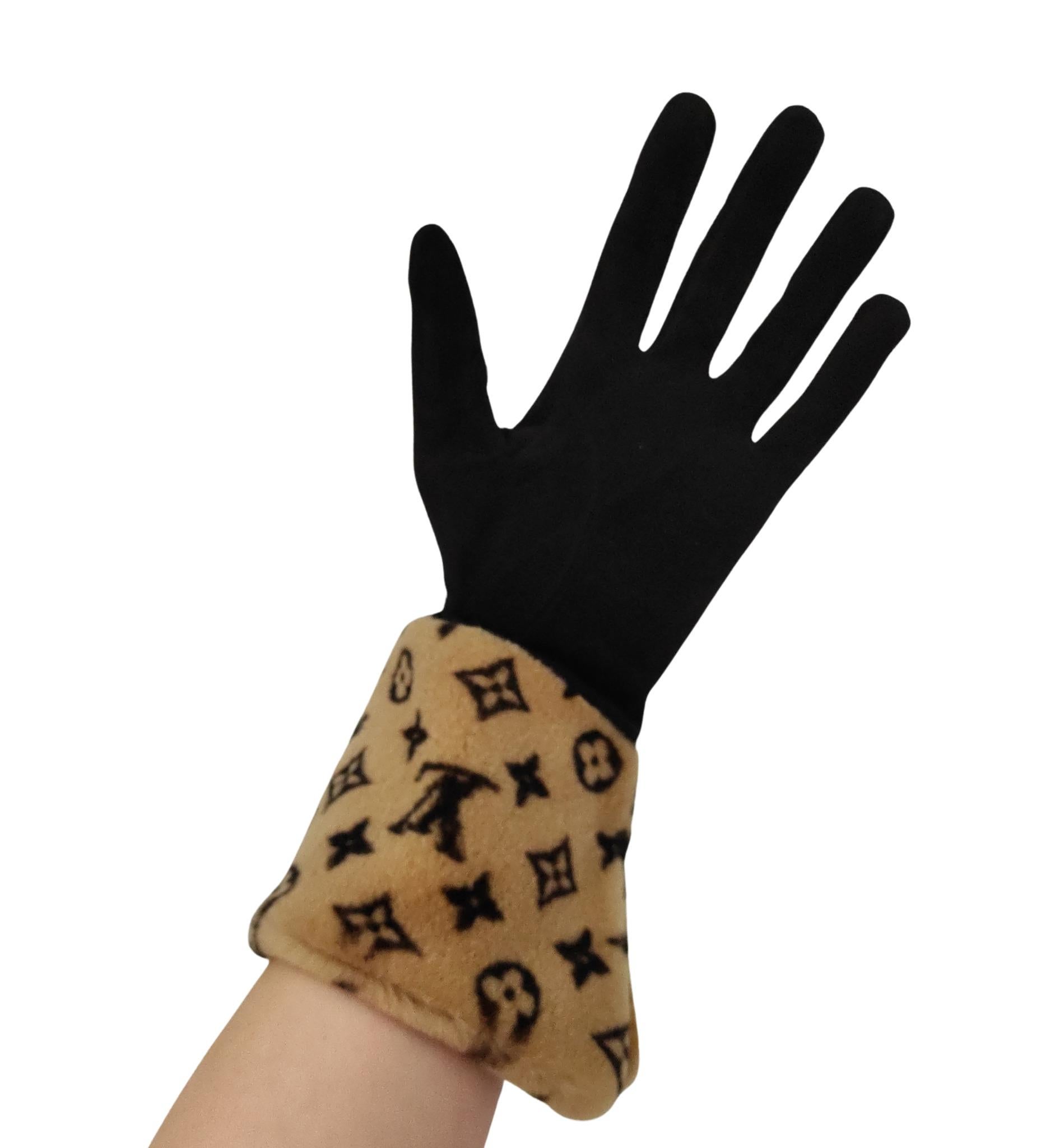 Louis Vuitton 2018 monogram mink fur and black suede gloves In Excellent Condition For Sale In Milano, IT