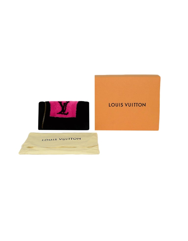 Louis Vuitton 2019 Black/Hot Pink LV In The City Beaver Muff w/ Crossbody Strap For Sale at 1stdibs