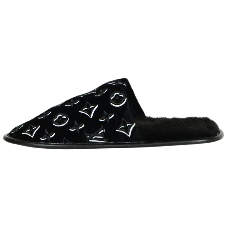 Louis Vuitton 2019 Black Velvet/Mink Fur Monogram Flat Loafer Slipper sz 39-40 For Sale at 1stdibs