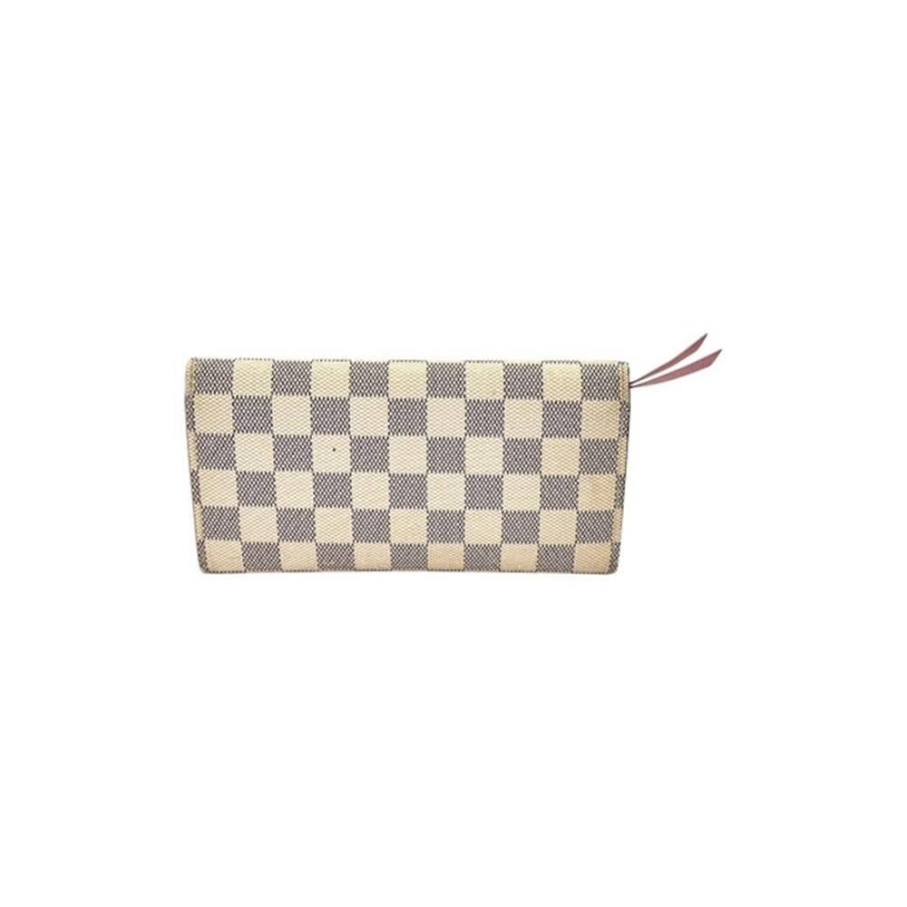 Experience the perfect blend of style and practicality with the Louis Vuitton Emilie Wallet in Damier Azur canvas. Its slim design features four card slots, two slip pockets, and a secure zippered compartment to keep your essentials organized.